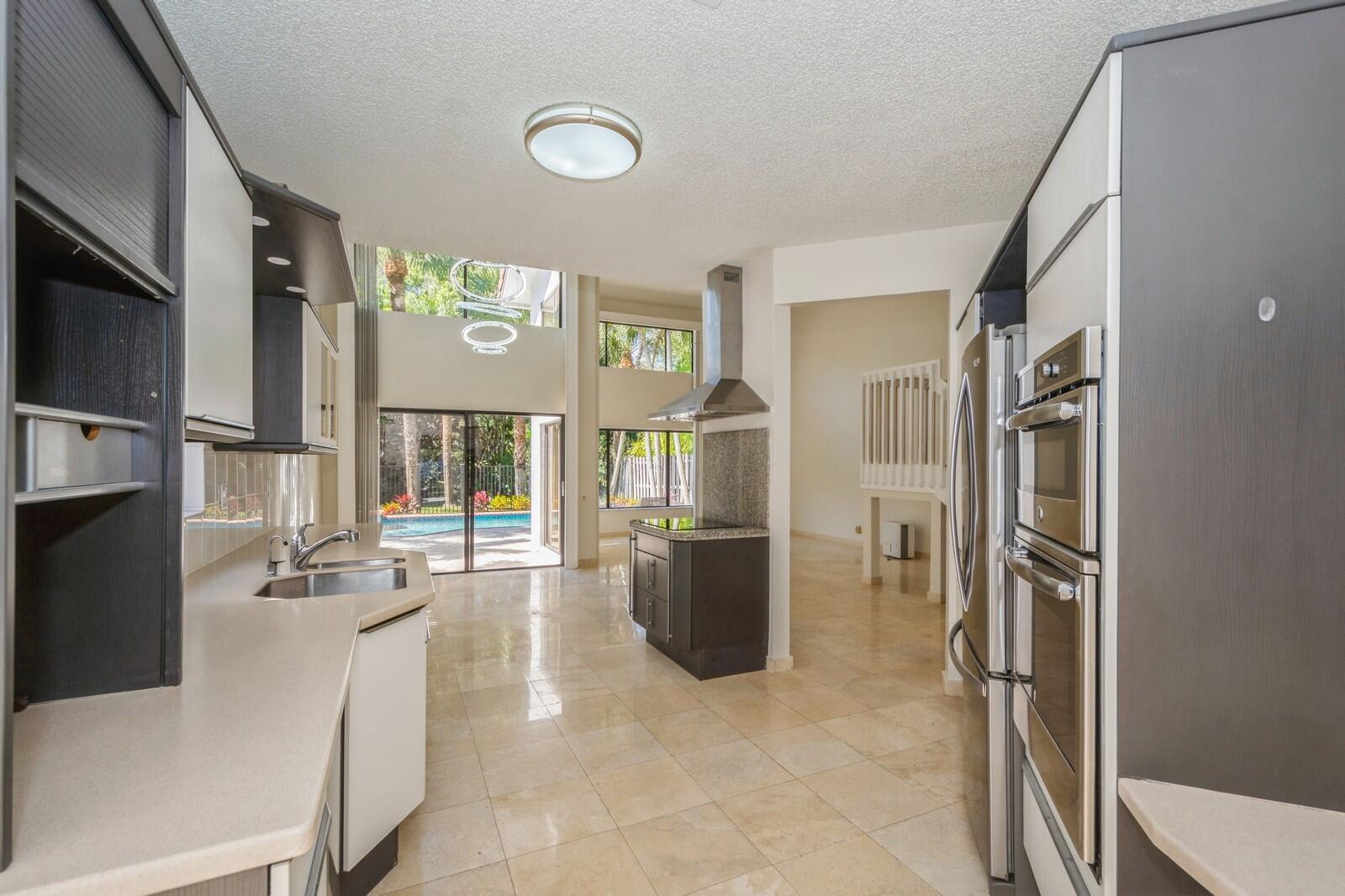 5504 Fox Hollow Drive Property Photo 10