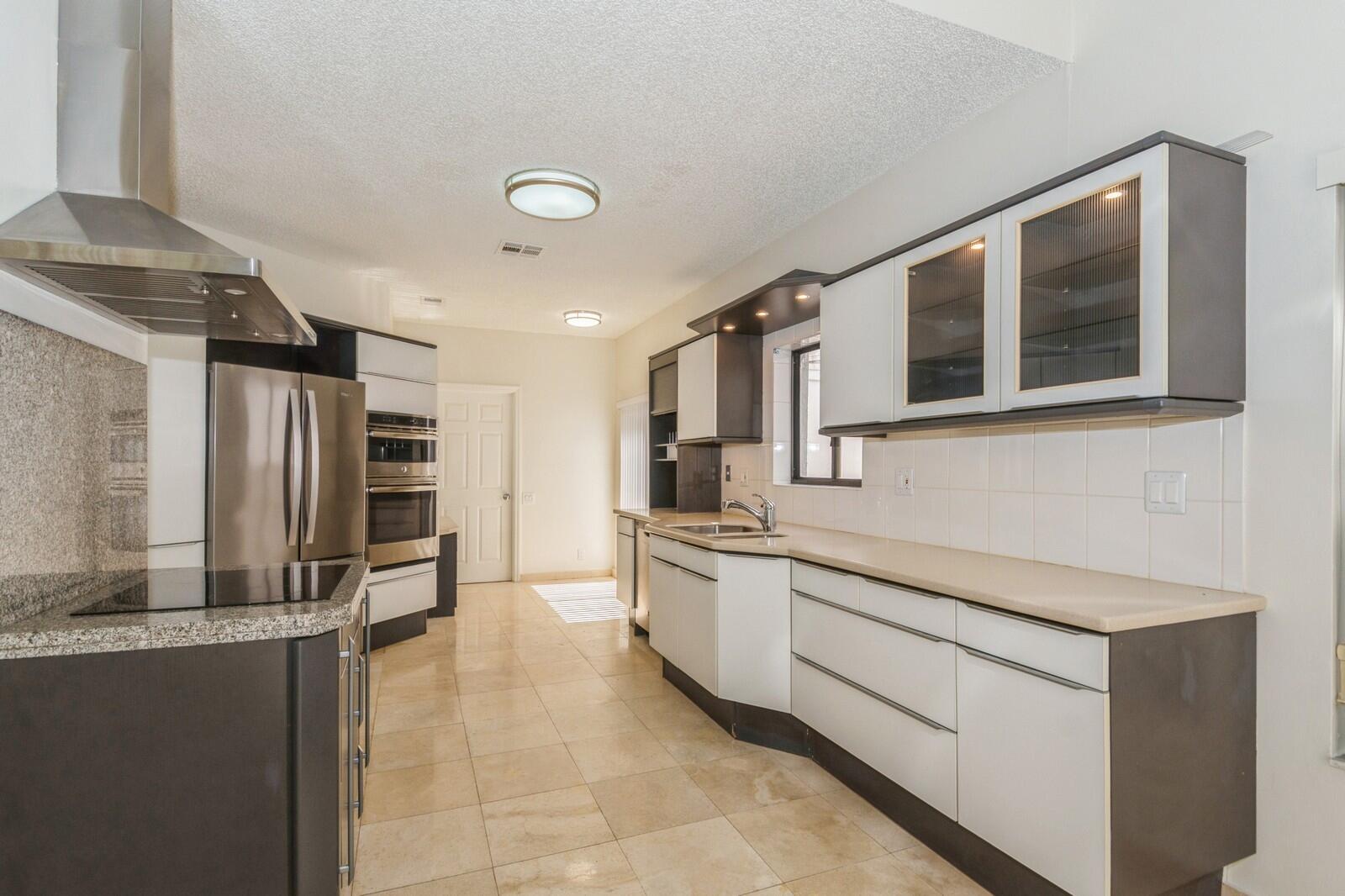5504 Fox Hollow Drive Property Photo 11