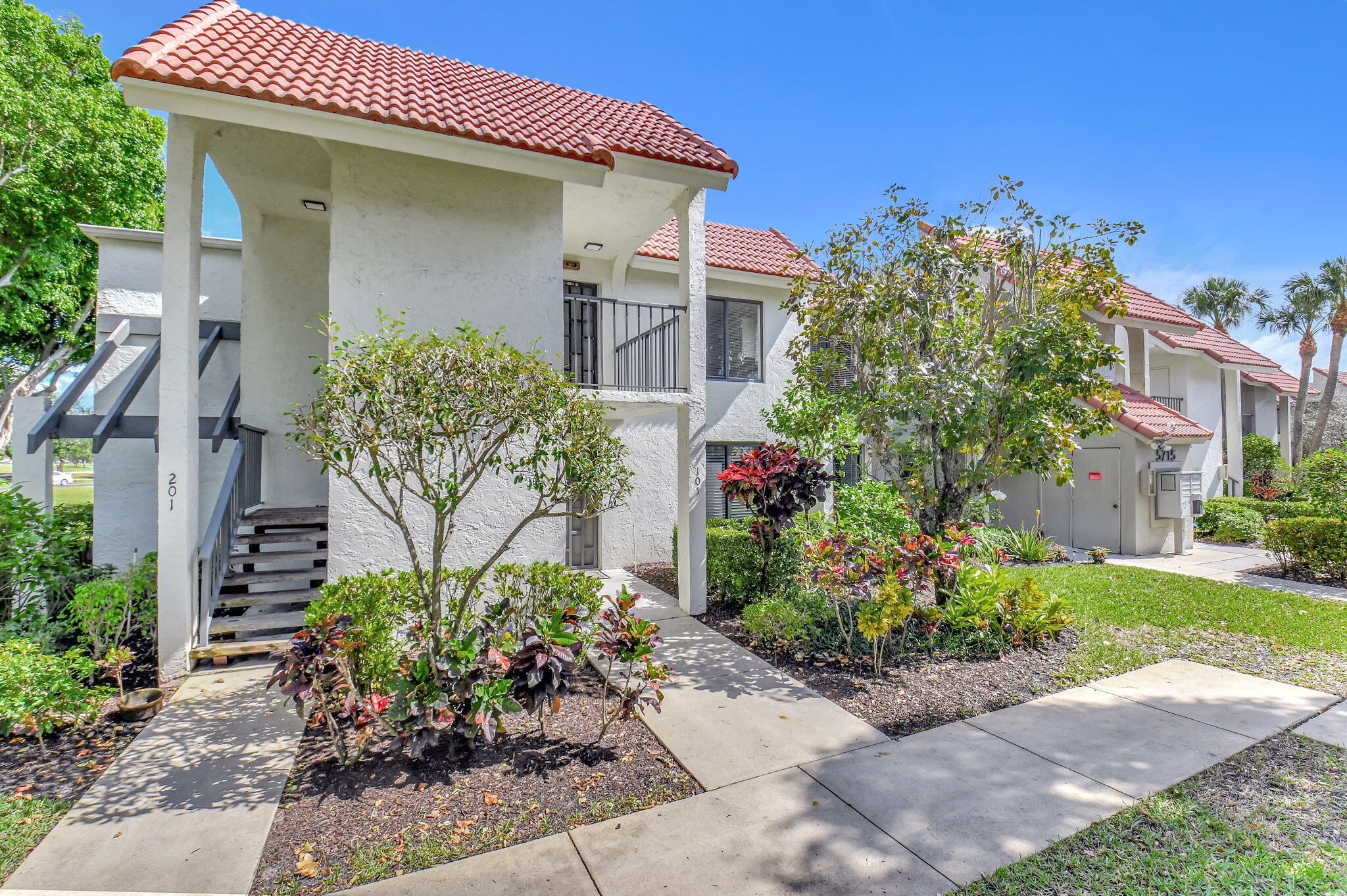 5715 FAIRWAY PARK Drive 201 Property Photo 1