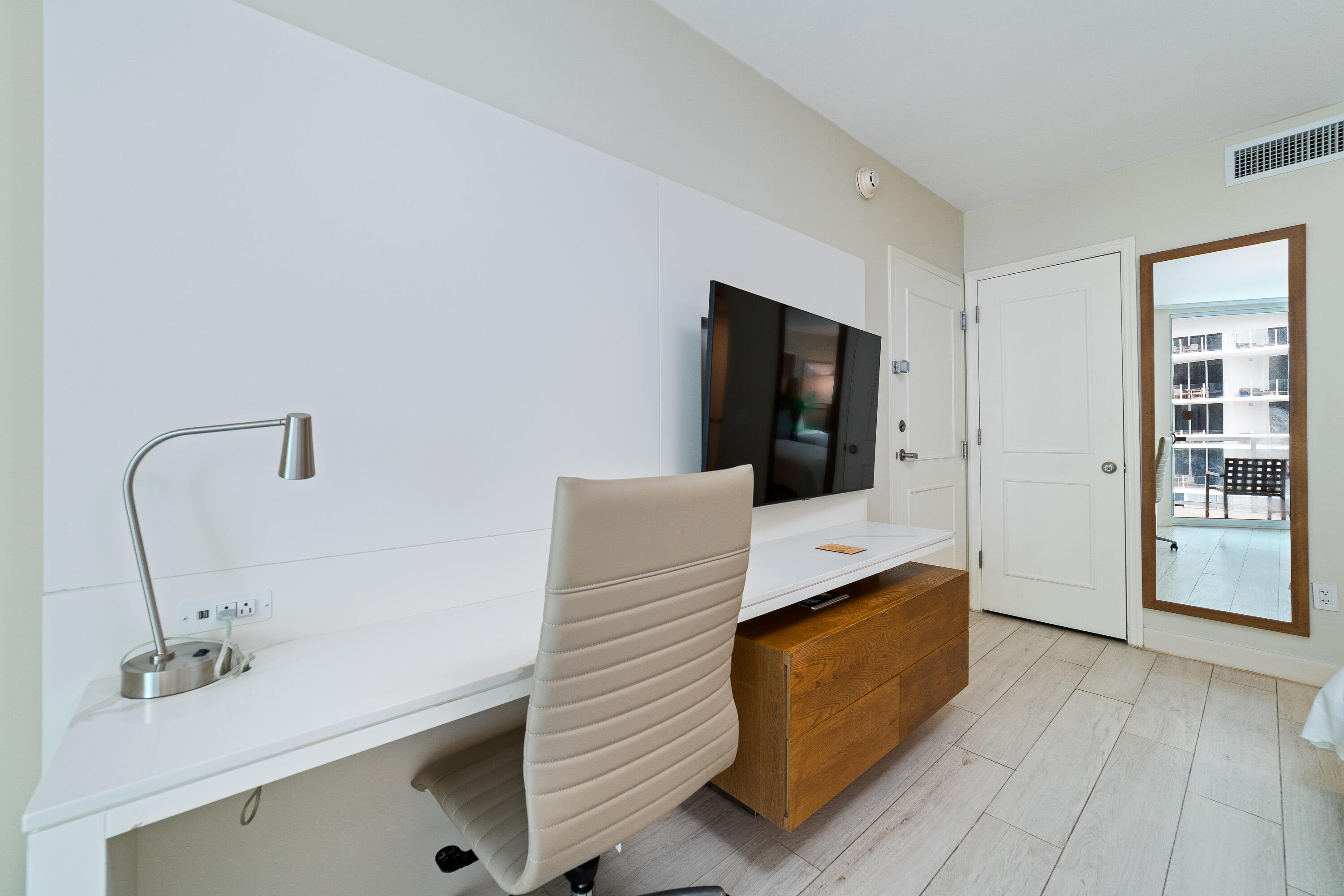505 N Fort Lauderdale Beach Boulevard 1708 Property Photo 4