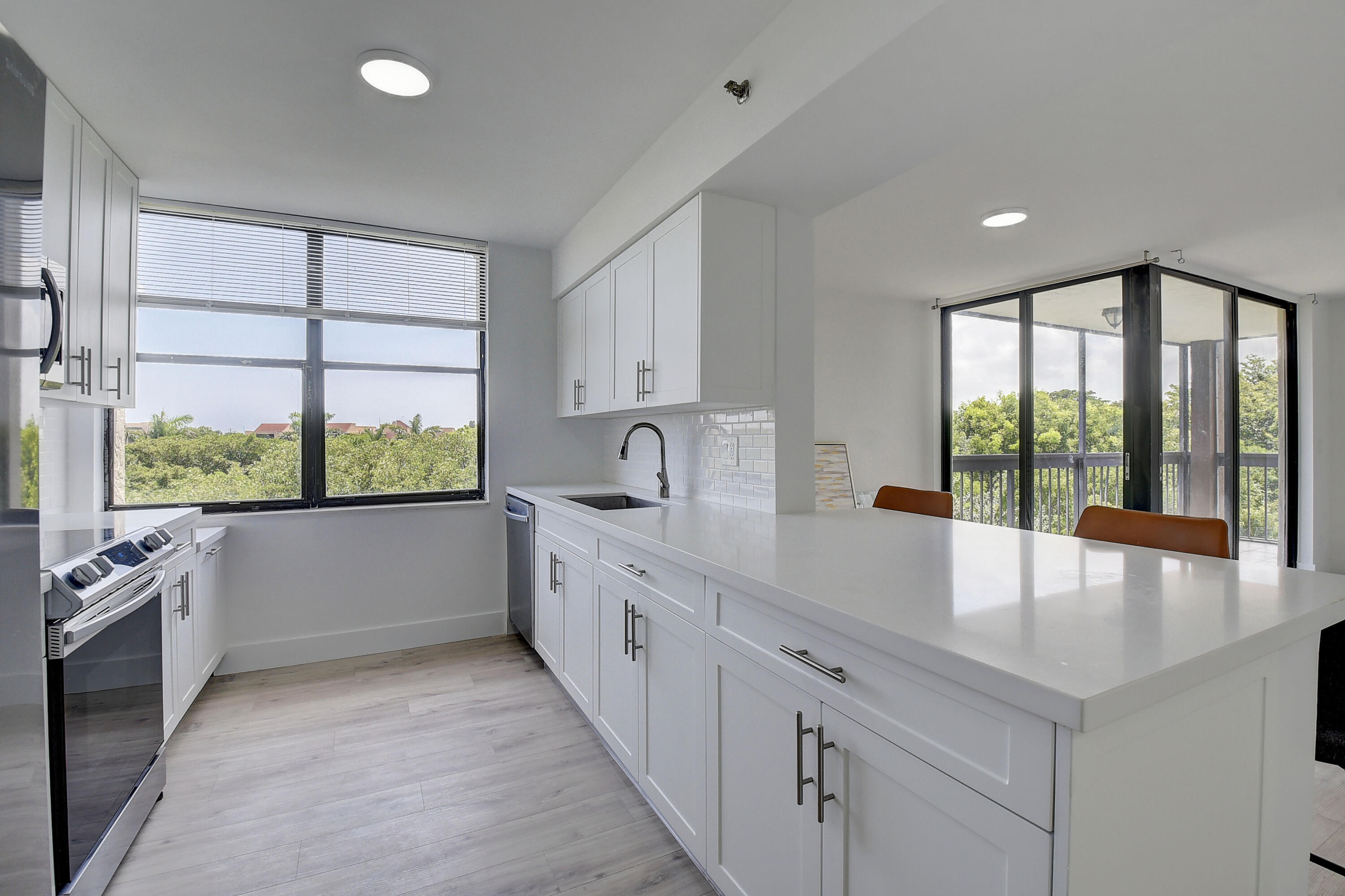 955 Egret Circle 501 Property Photo 3