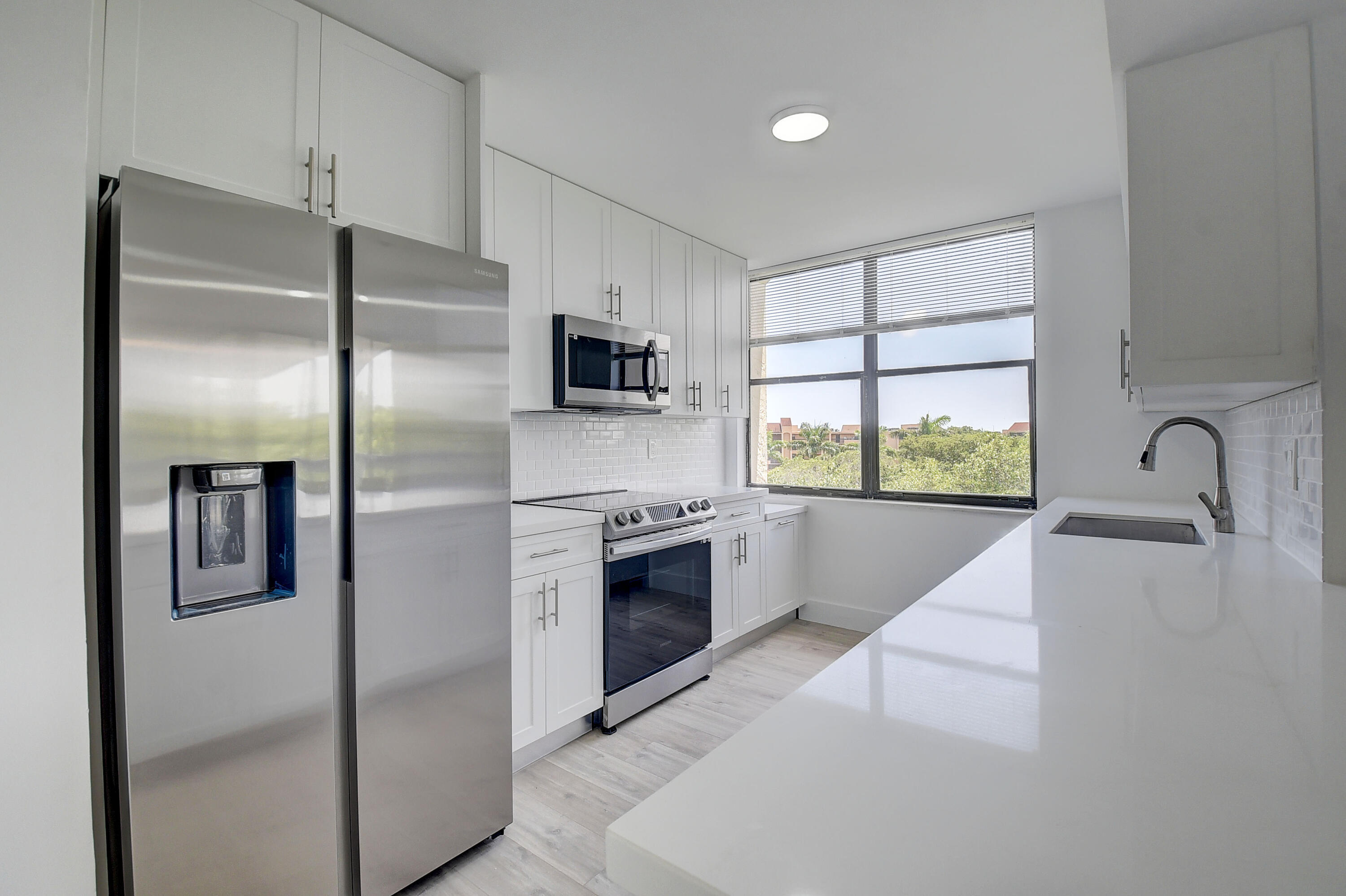 955 Egret Circle 501 Property Photo 4