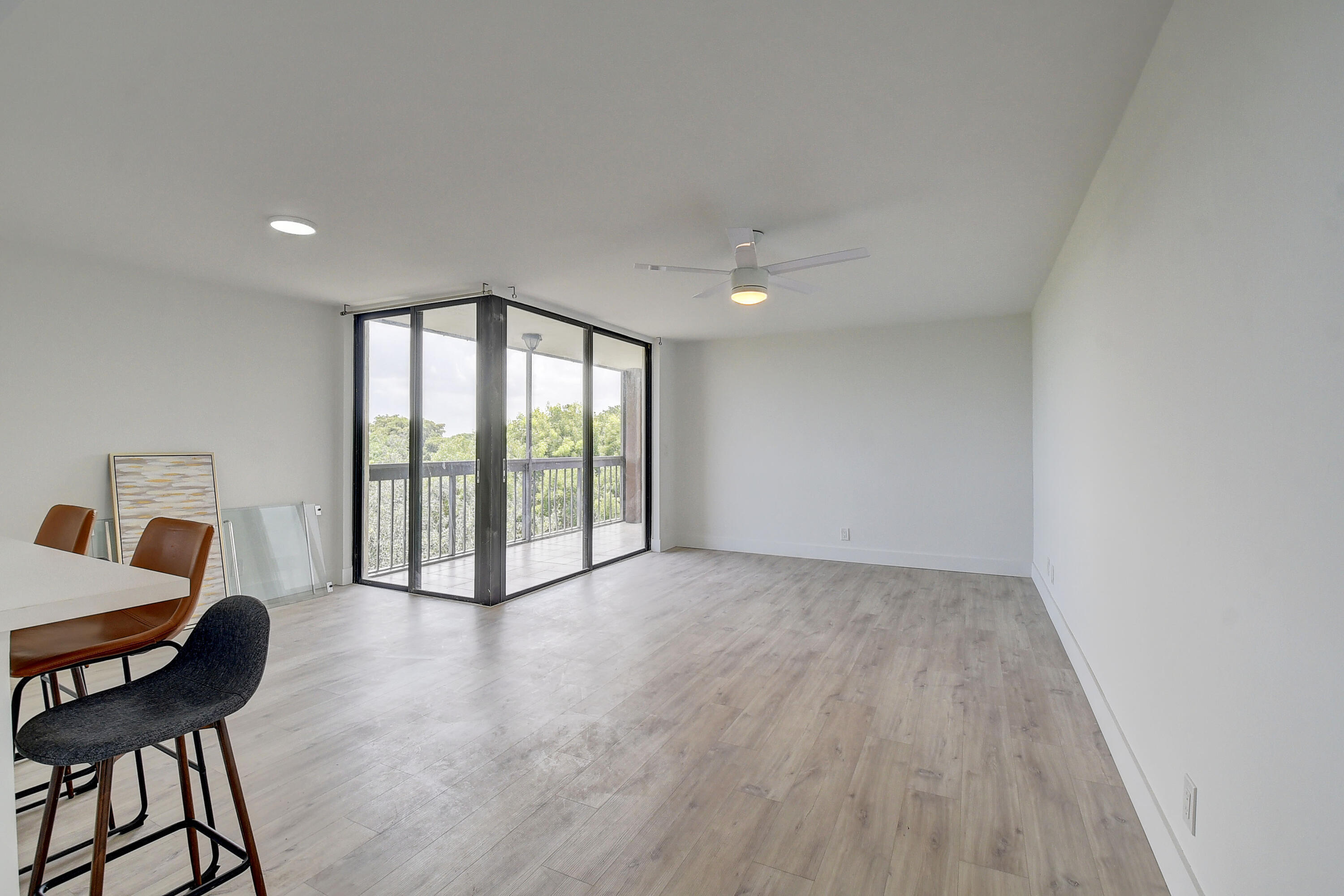 955 Egret Circle 501 Property Photo 6