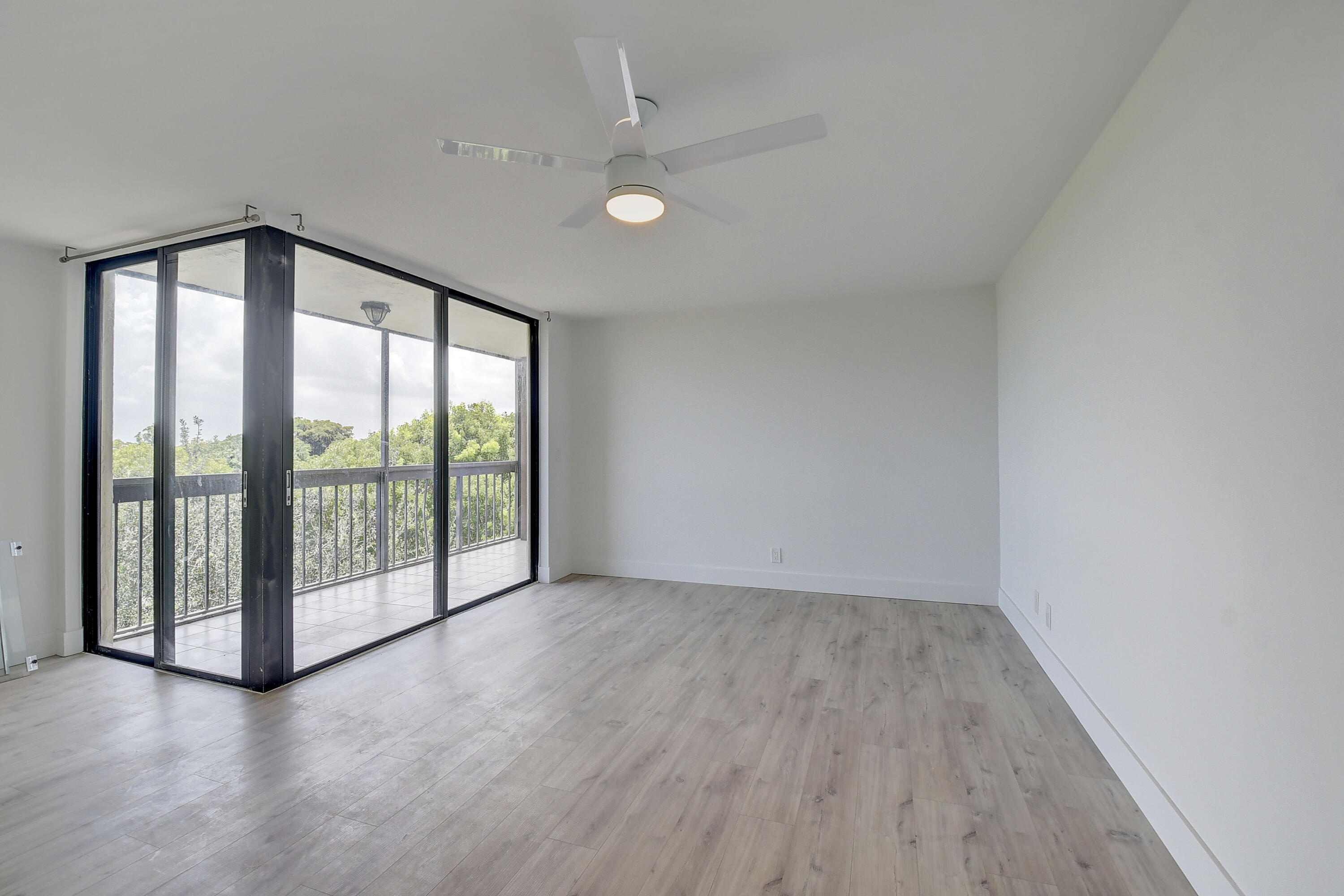 955 Egret Circle 501 Property Photo 12