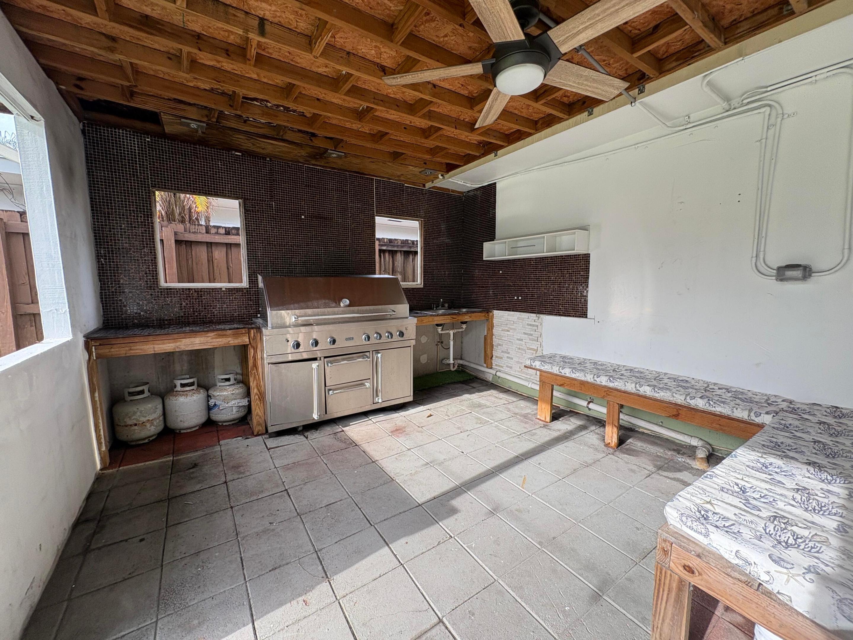 1032 Ne 16th Terrace Property Photo 6