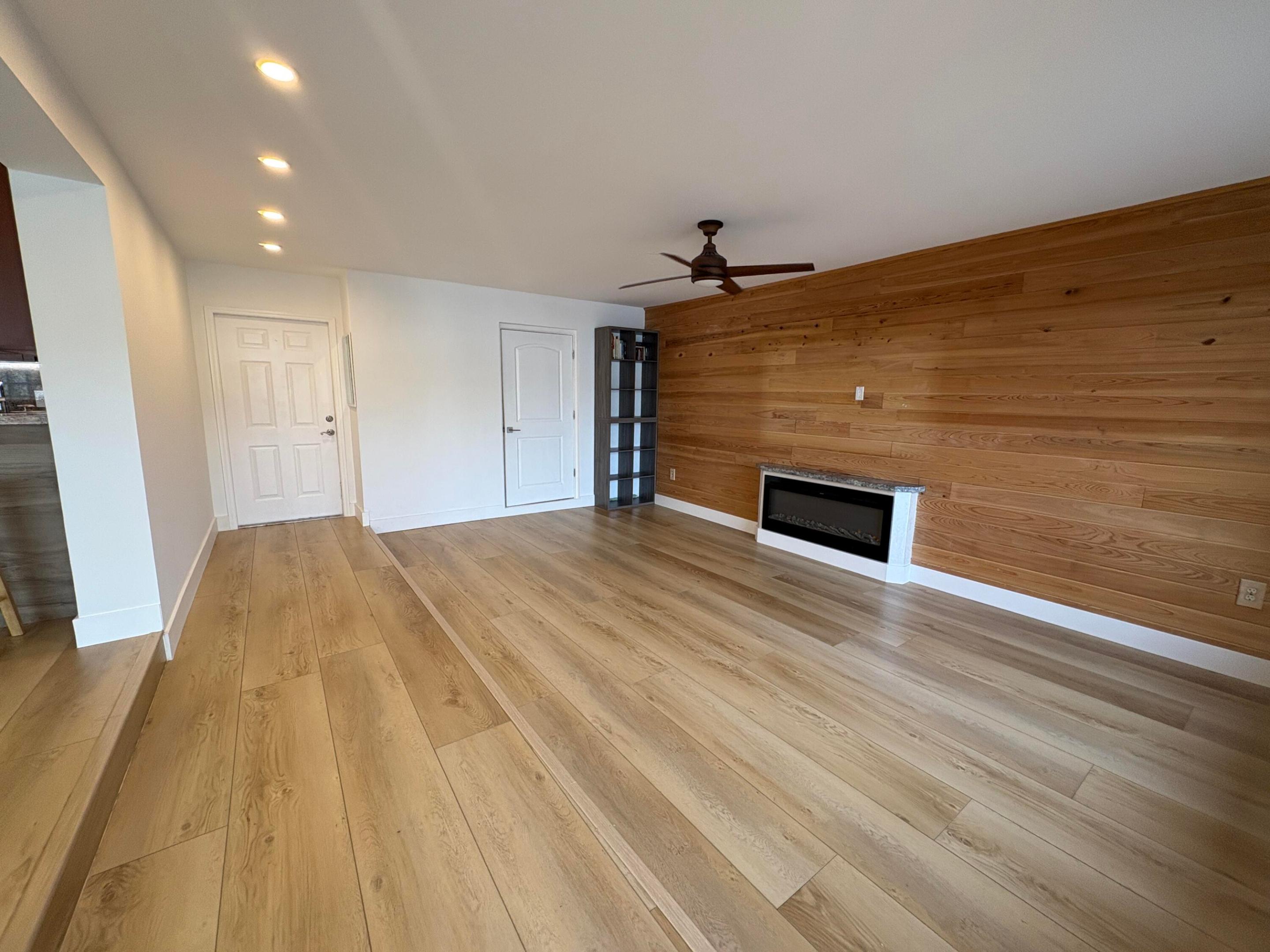 1032 Ne 16th Terrace Property Photo 9