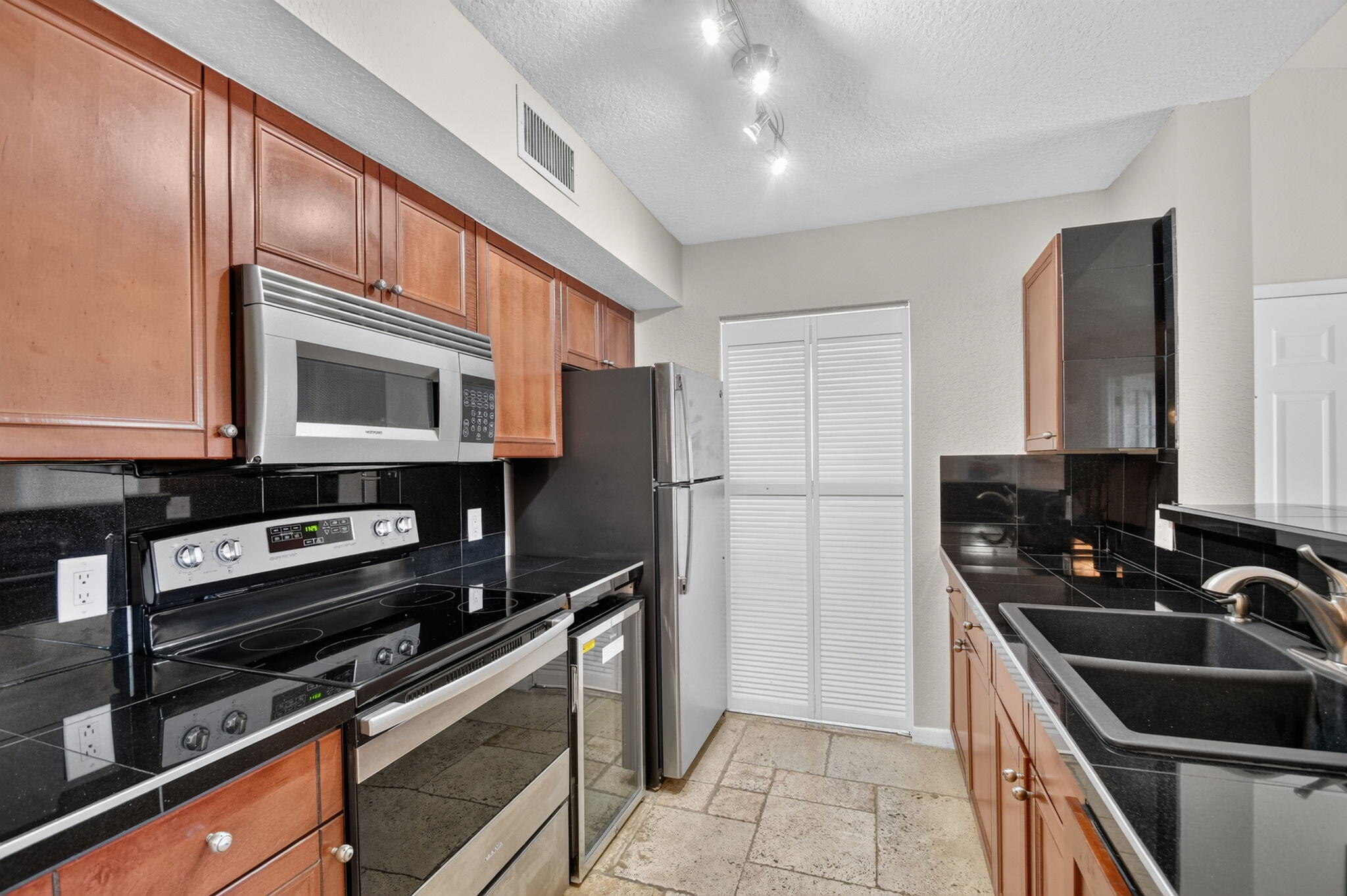 160 Yacht Club Way 211 Property Photo 15