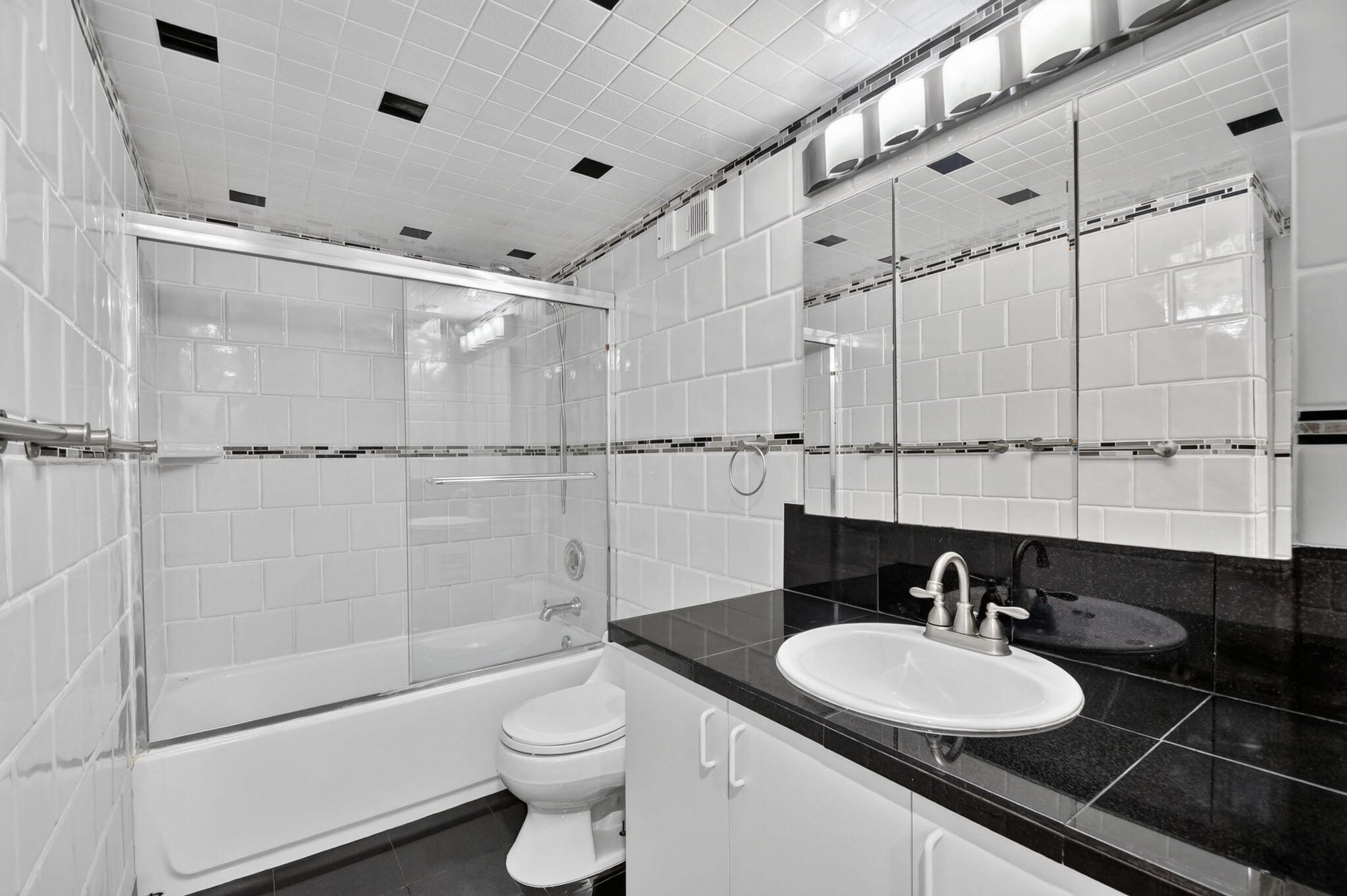 160 Yacht Club Way 211 Property Photo 28