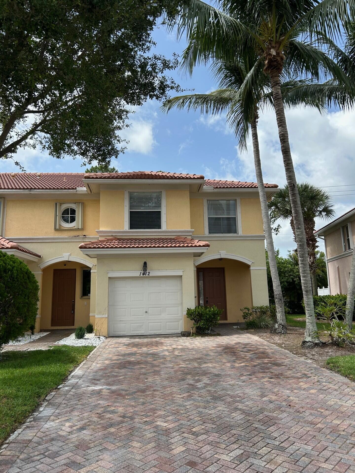 1412 Seminole Palms Drive Property Photo 2