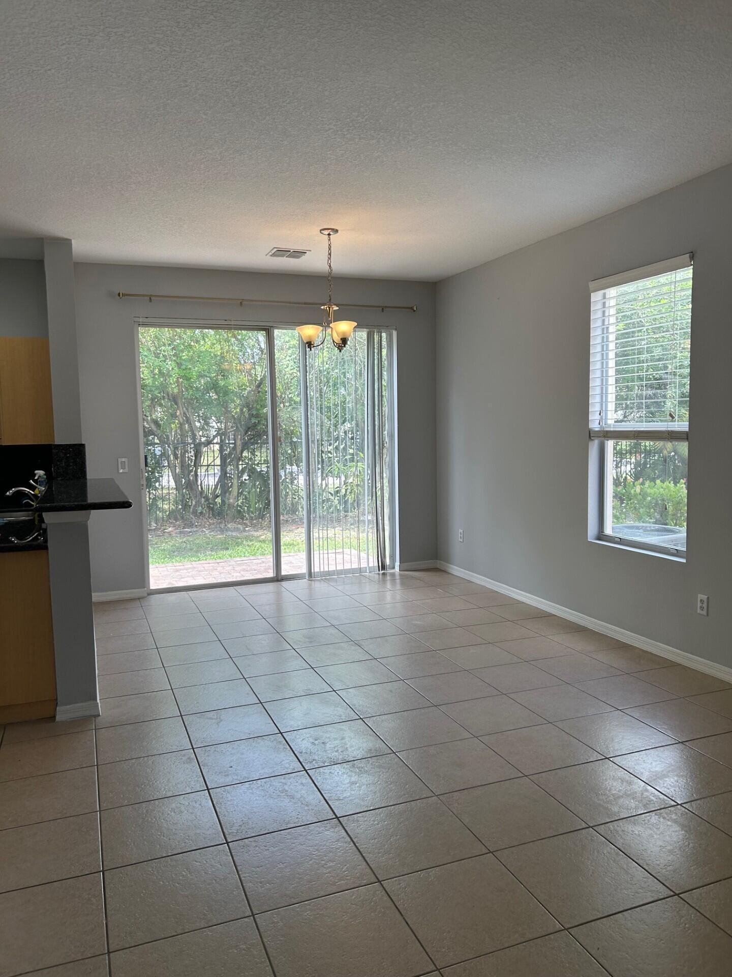 1412 Seminole Palms Drive Property Photo 4