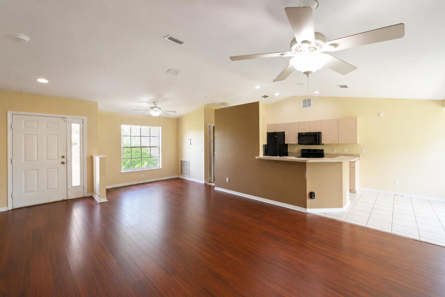 491 Se Starflower Avenue Property Photo 4