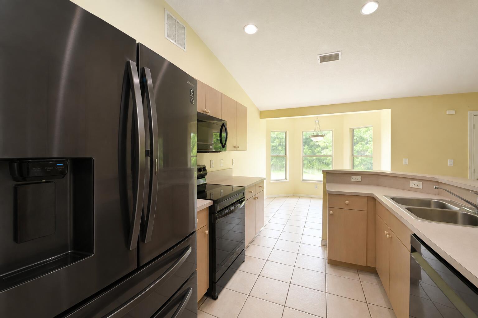 491 Se Starflower Avenue Property Photo 7