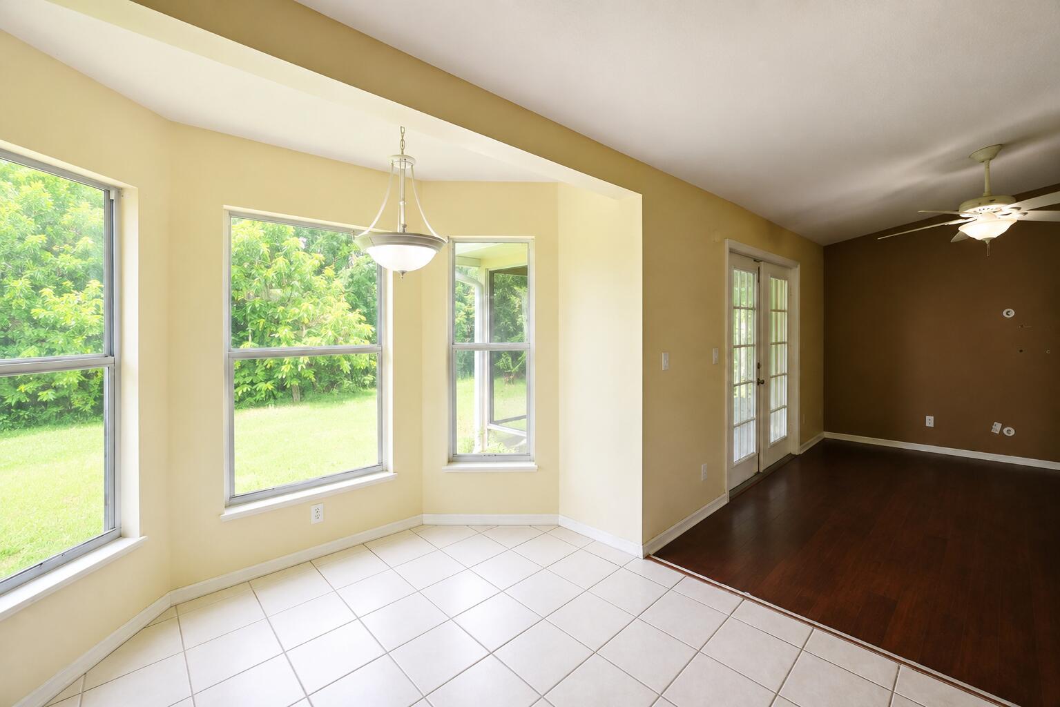 491 Se Starflower Avenue Property Photo 8