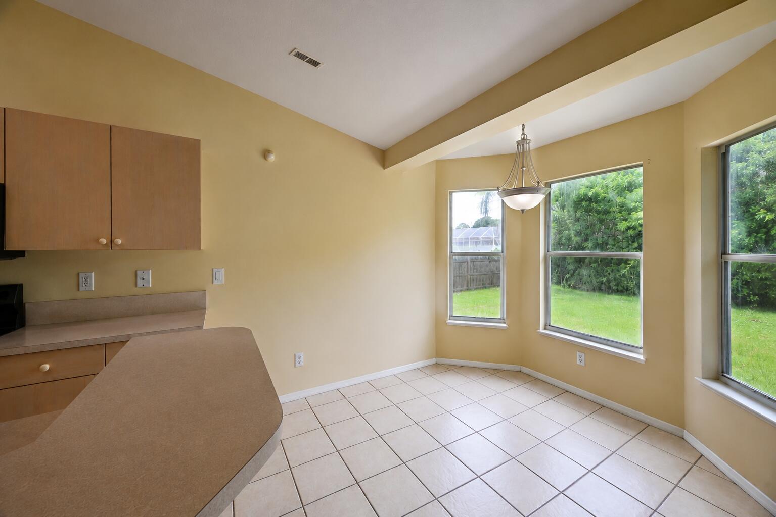491 Se Starflower Avenue Property Photo 9