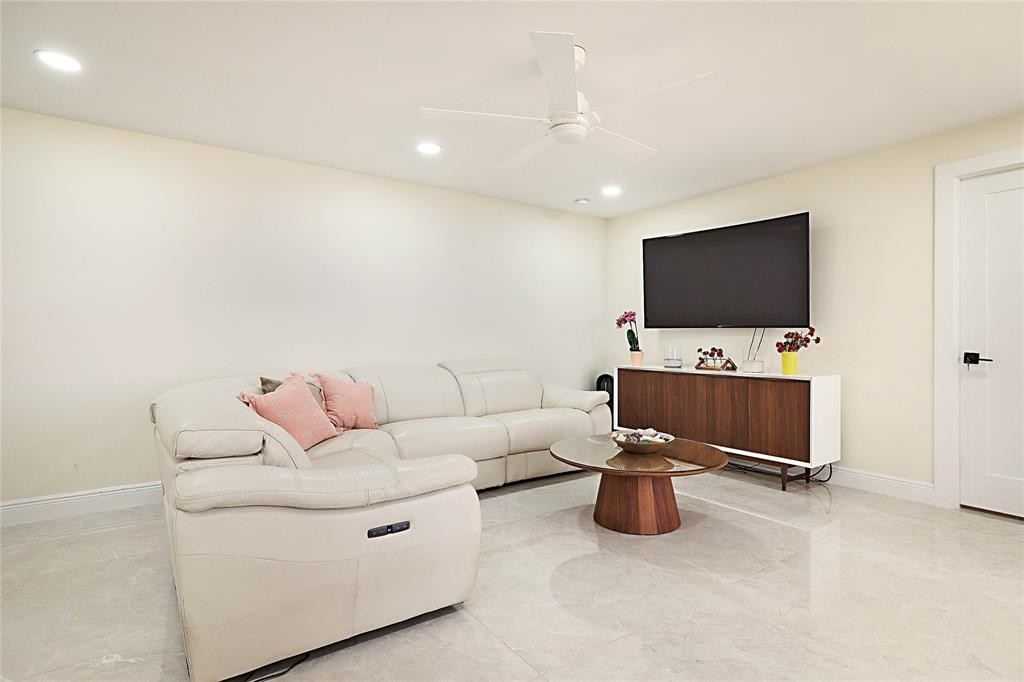 2800 N Ocean Drive B-9a Property Photo 4