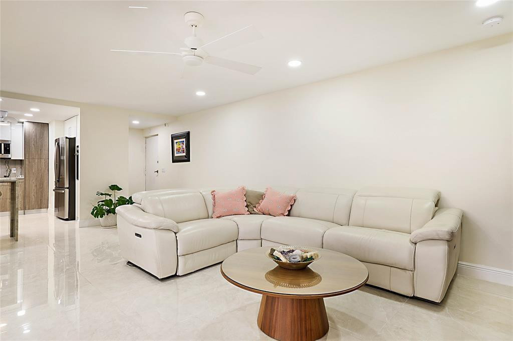 2800 N Ocean Drive B-9a Property Photo 5