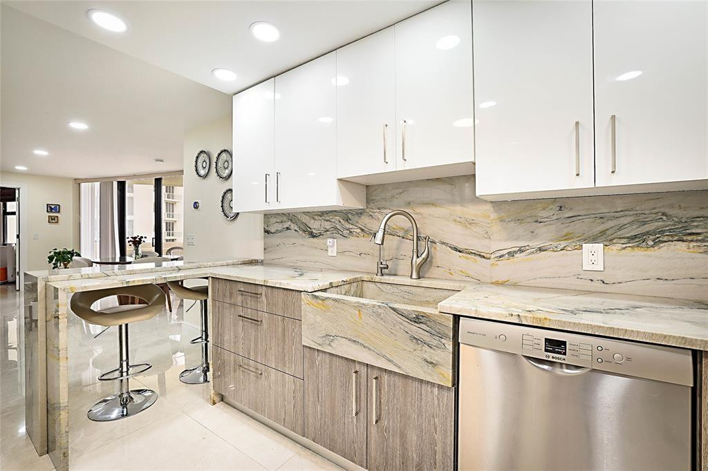 2800 N Ocean Drive B-9a Property Photo 11