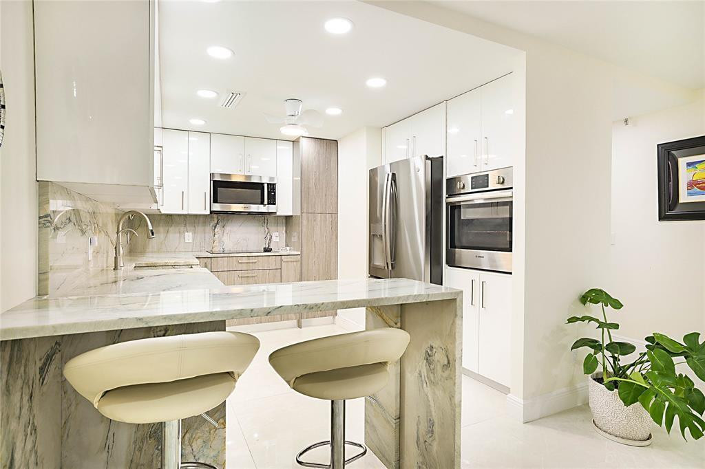 2800 N Ocean Drive B-9a Property Photo 14