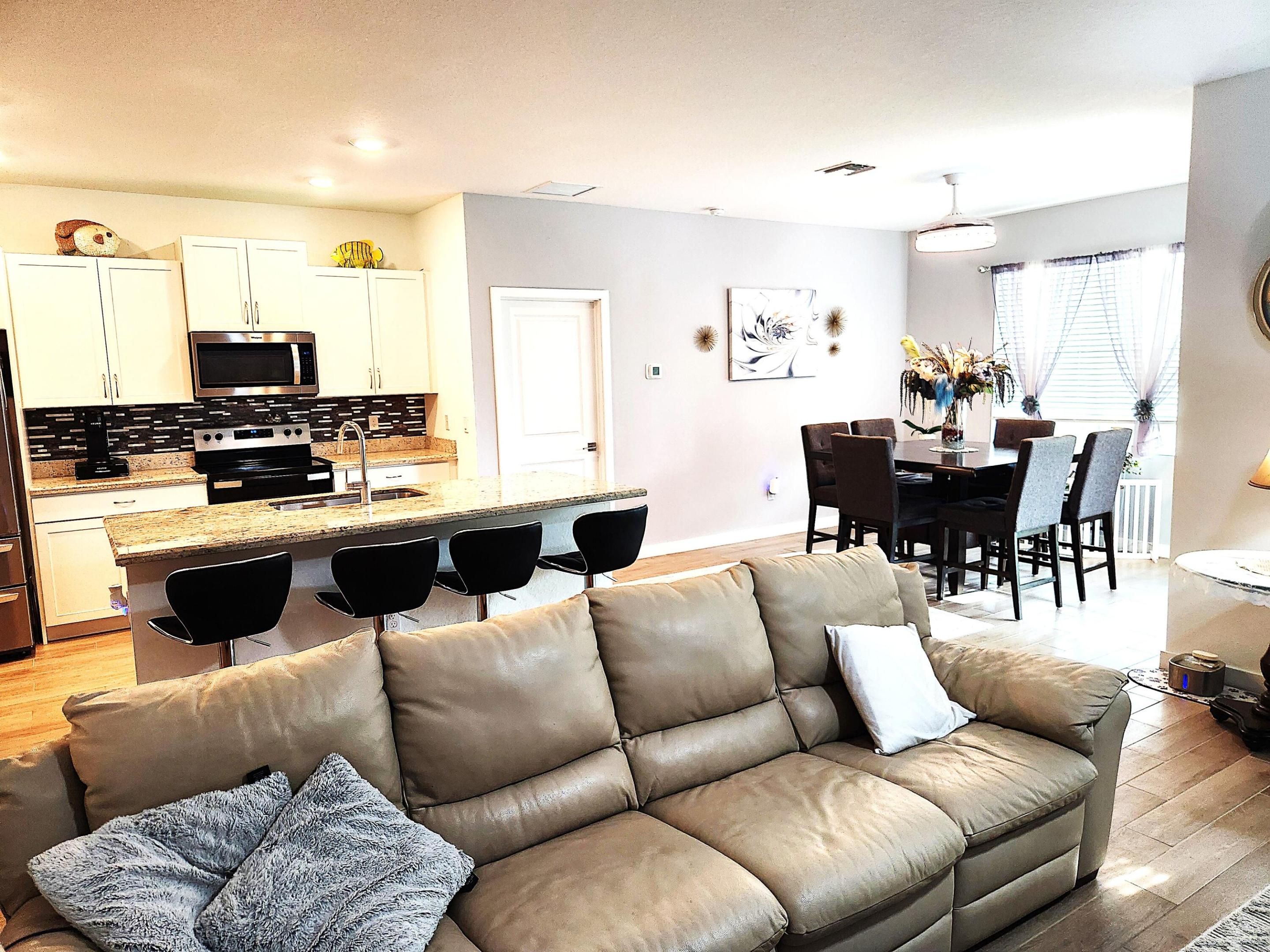 2841 Ne Breezeway Circle Property Photo 15