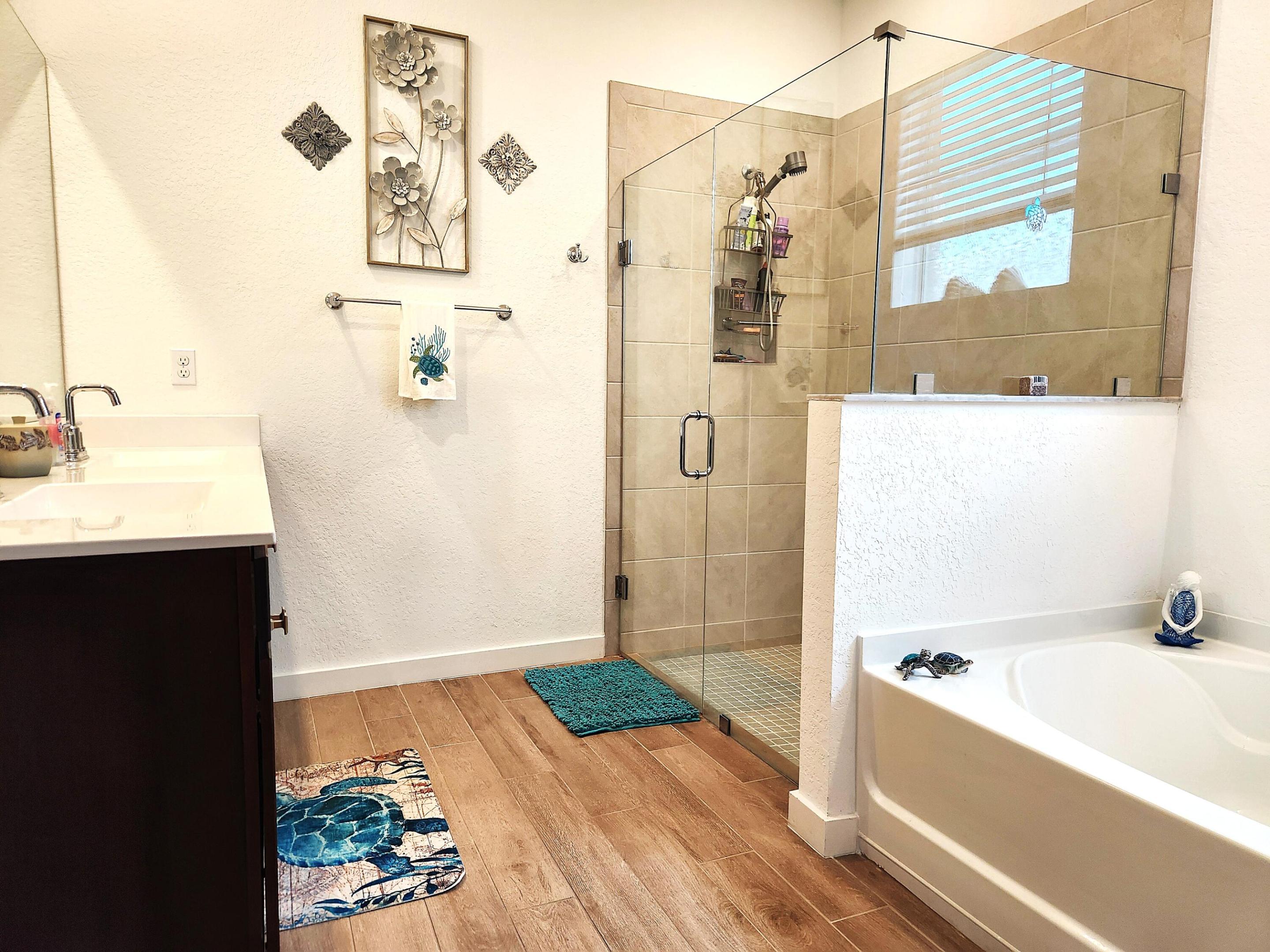 2841 Ne Breezeway Circle Property Photo 21