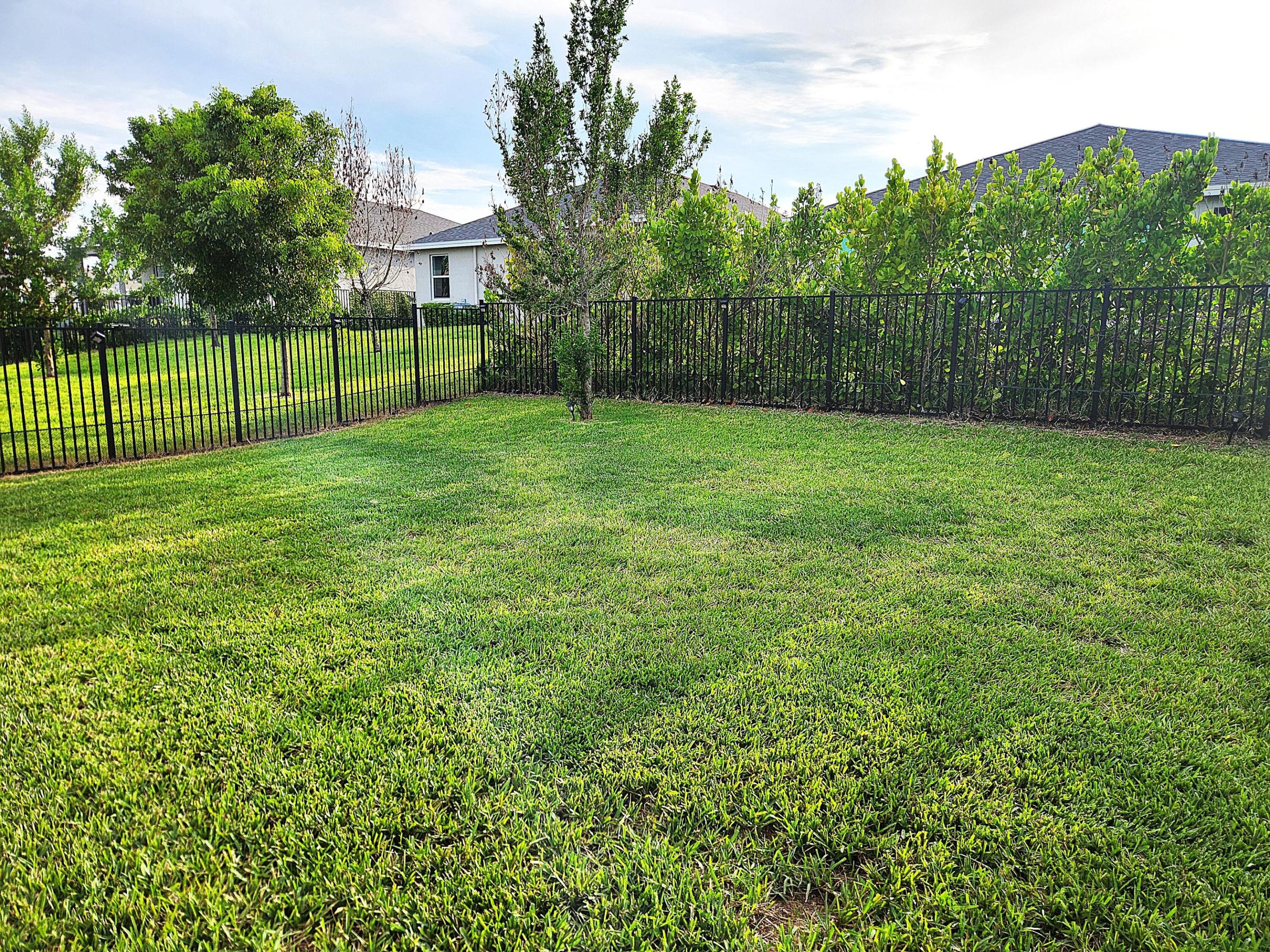 2841 Ne Breezeway Circle Property Photo 30