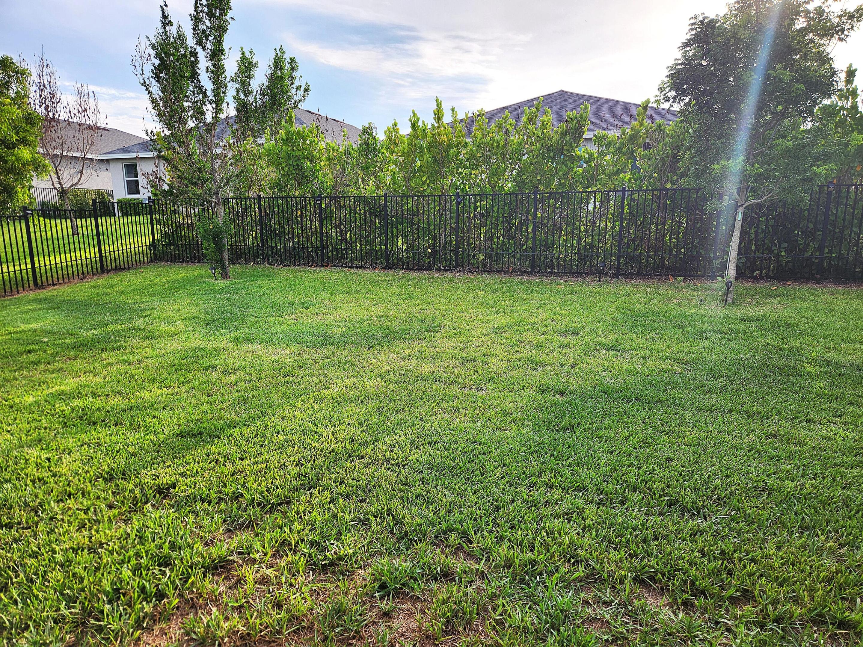 2841 Ne Breezeway Circle Property Photo 31