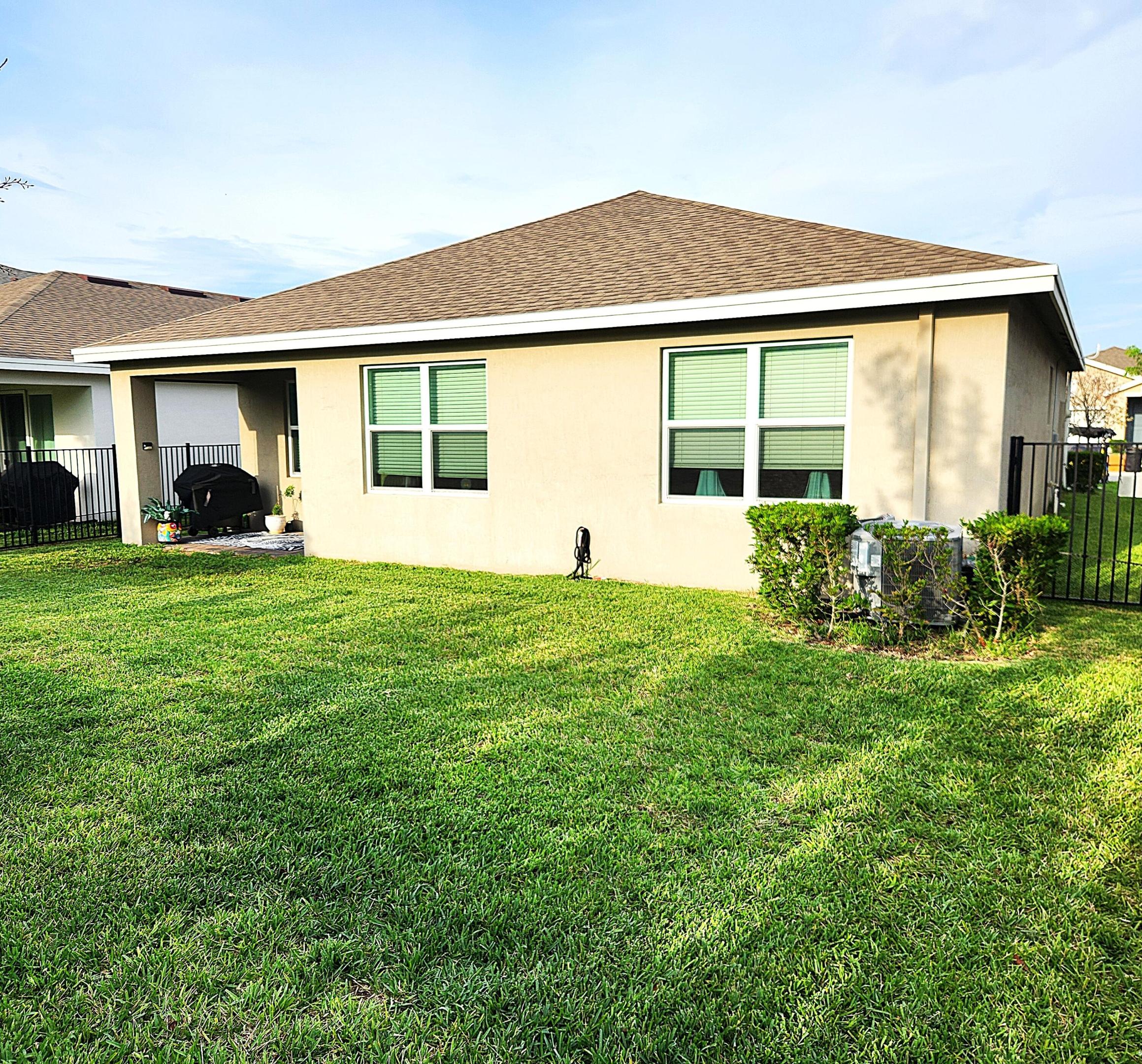 2841 Ne Breezeway Circle Property Photo 32