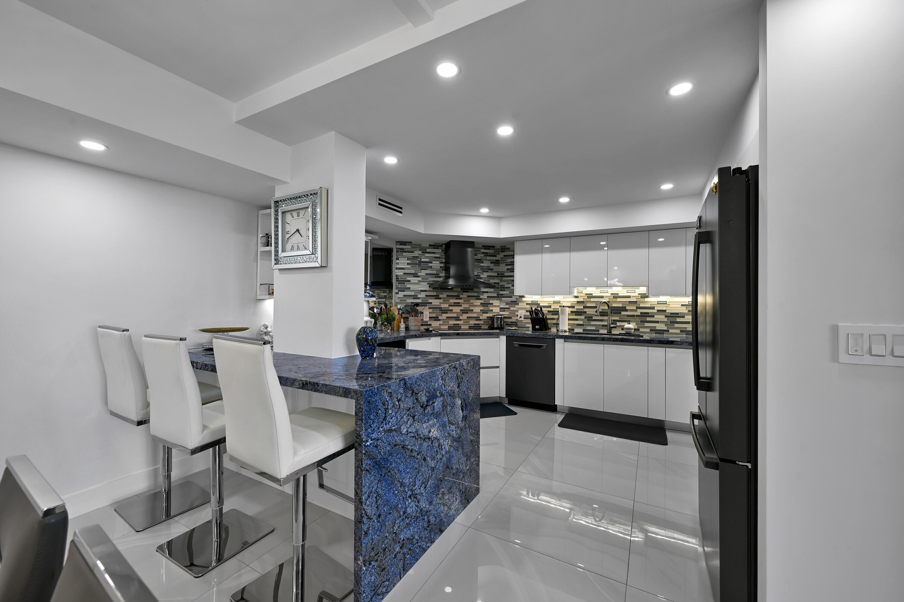 2860 S Ocean Boulevard 516 Property Photo 5