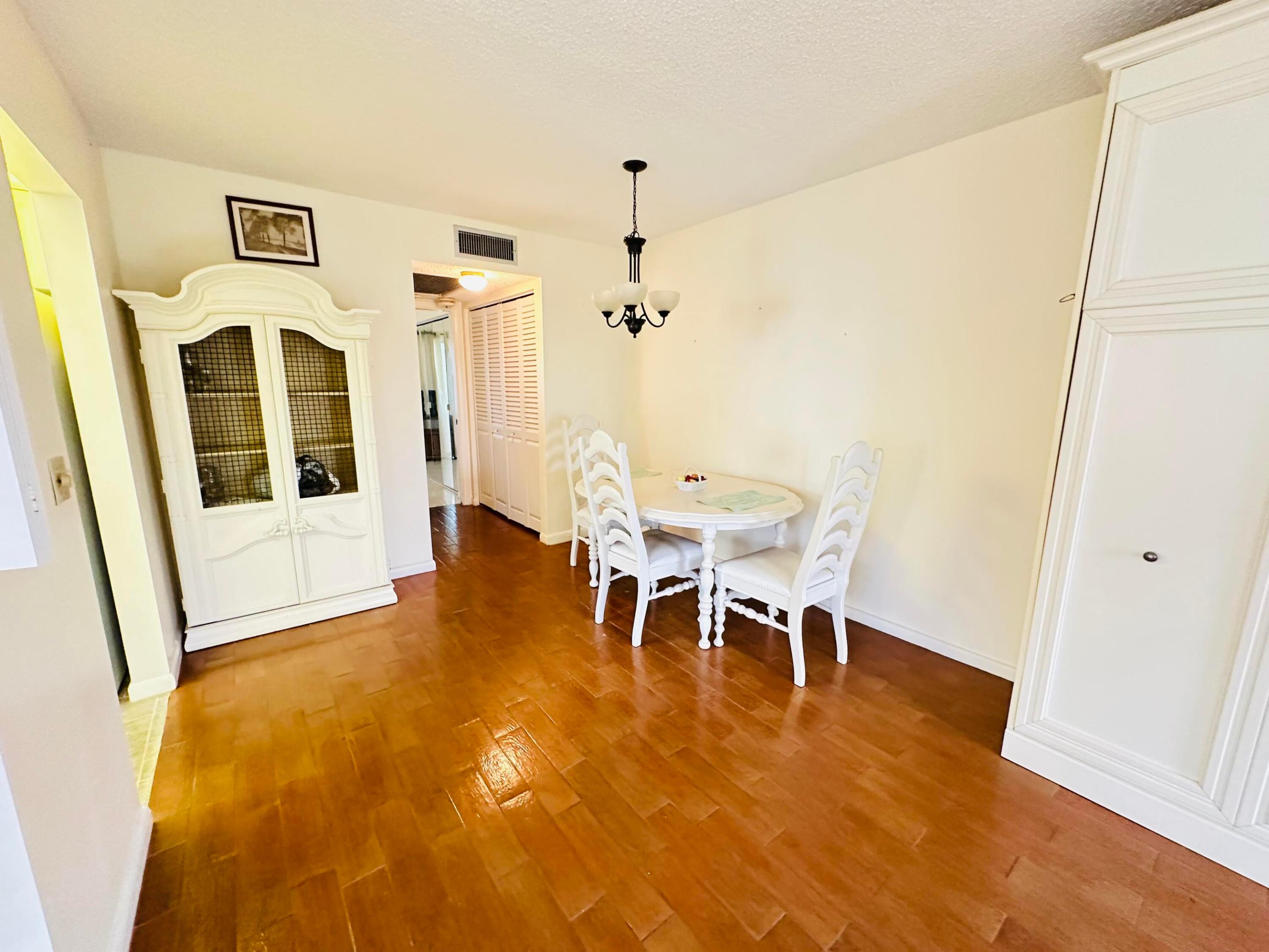 8 Grantham D Property Photo 7