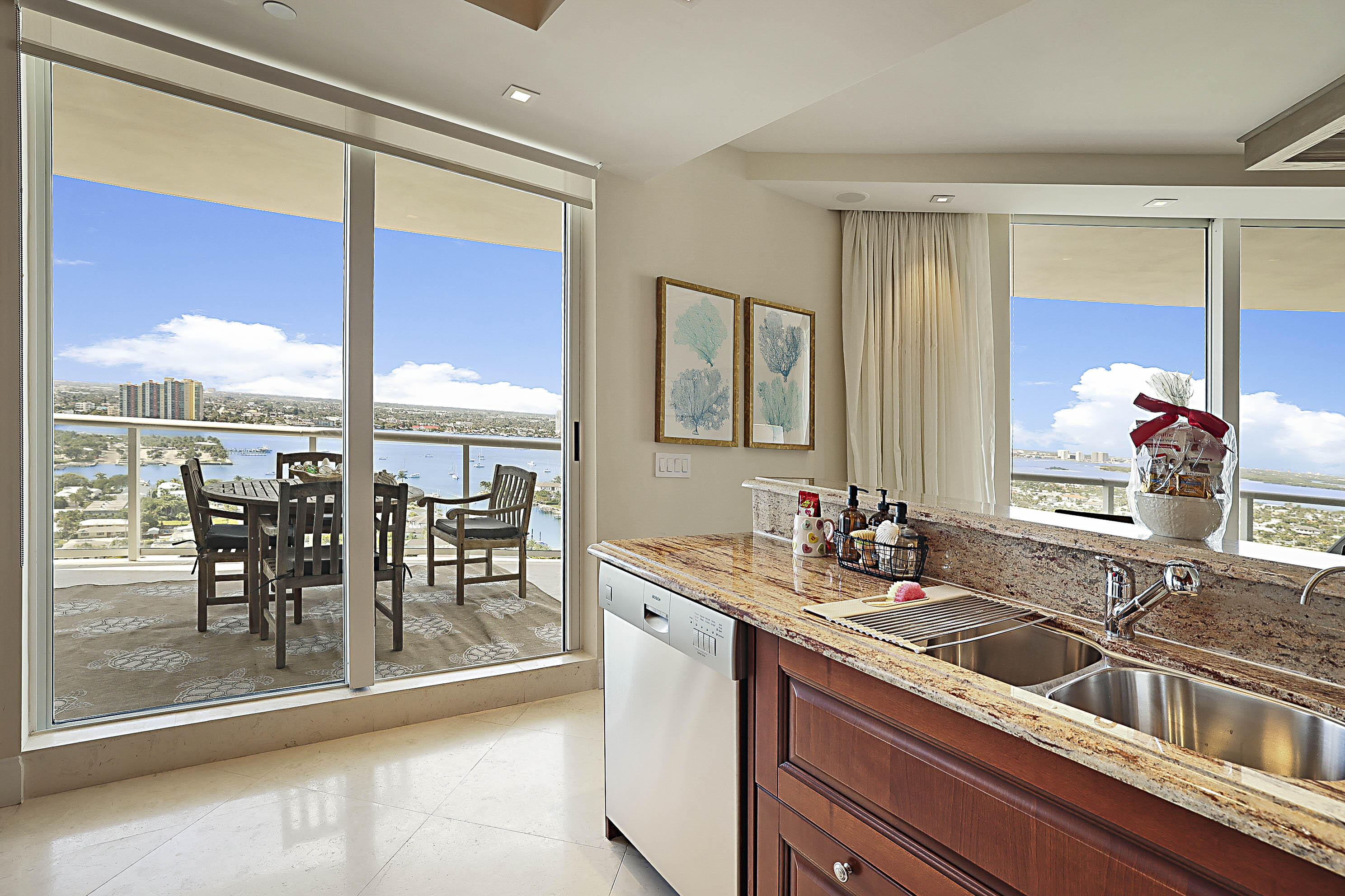 2700 N Ocean Drive 2206b Property Photo 3
