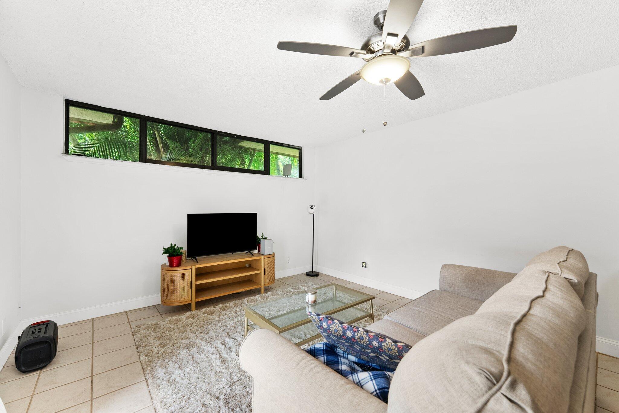 3874 Victoria Drive Property Photo 3