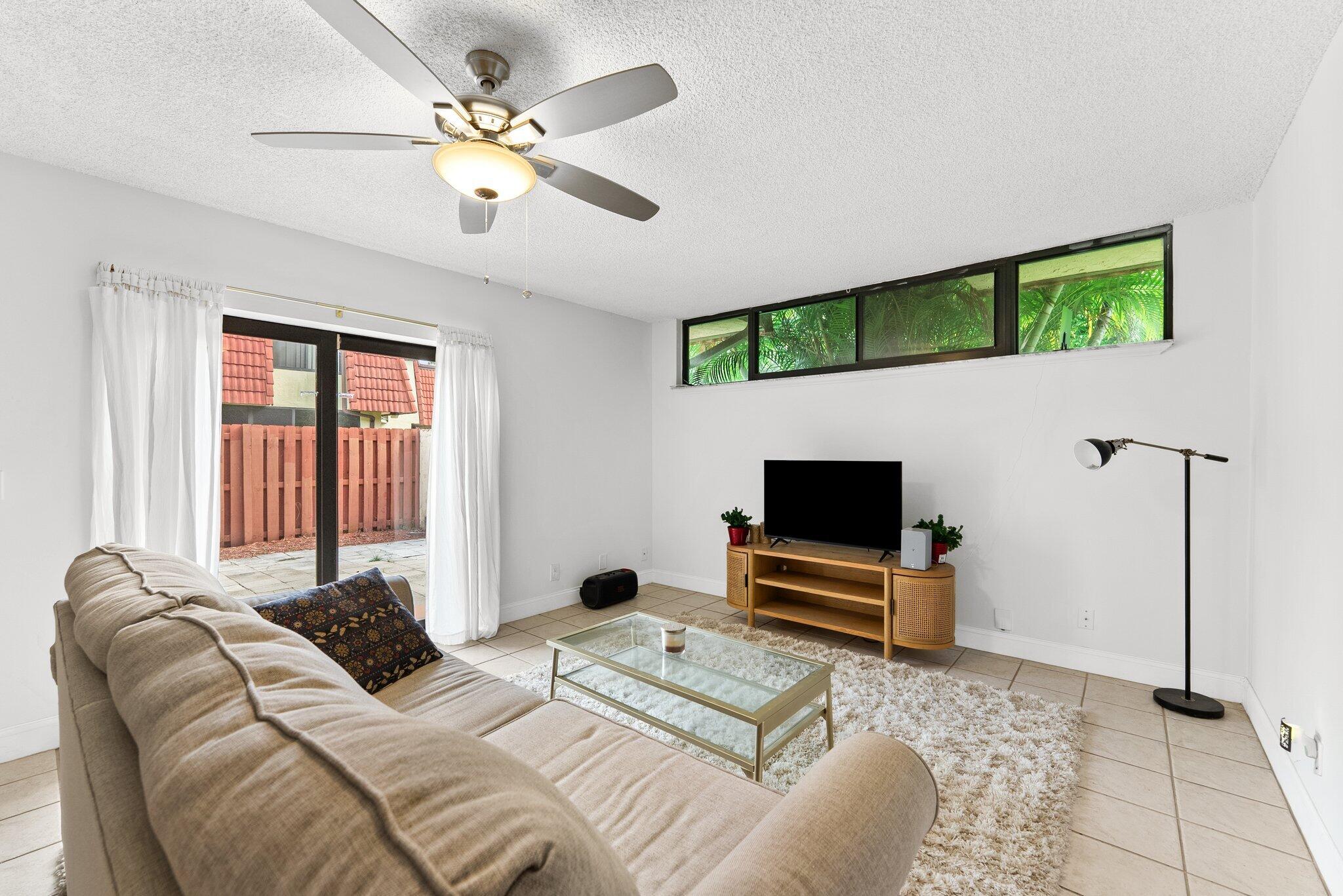 3874 Victoria Drive Property Photo 4