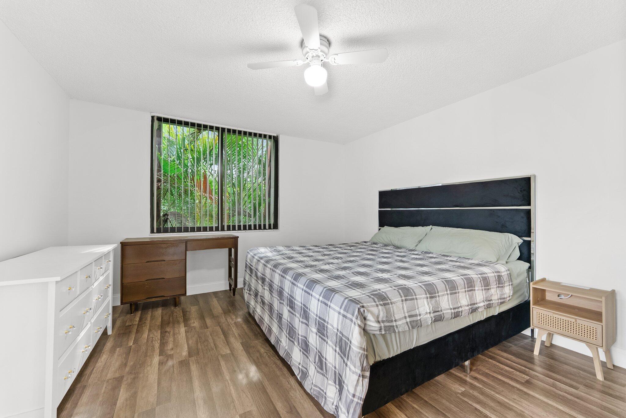 3874 Victoria Drive Property Photo 11