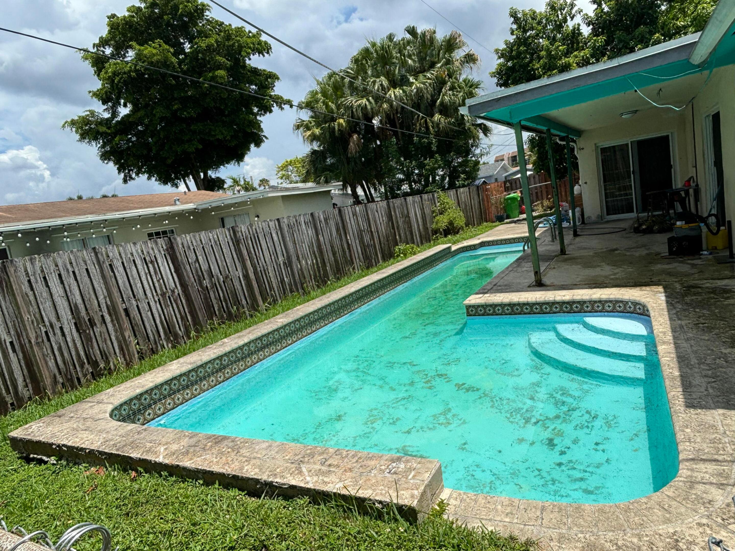 10641 Nw 28th Place Property Photo 3