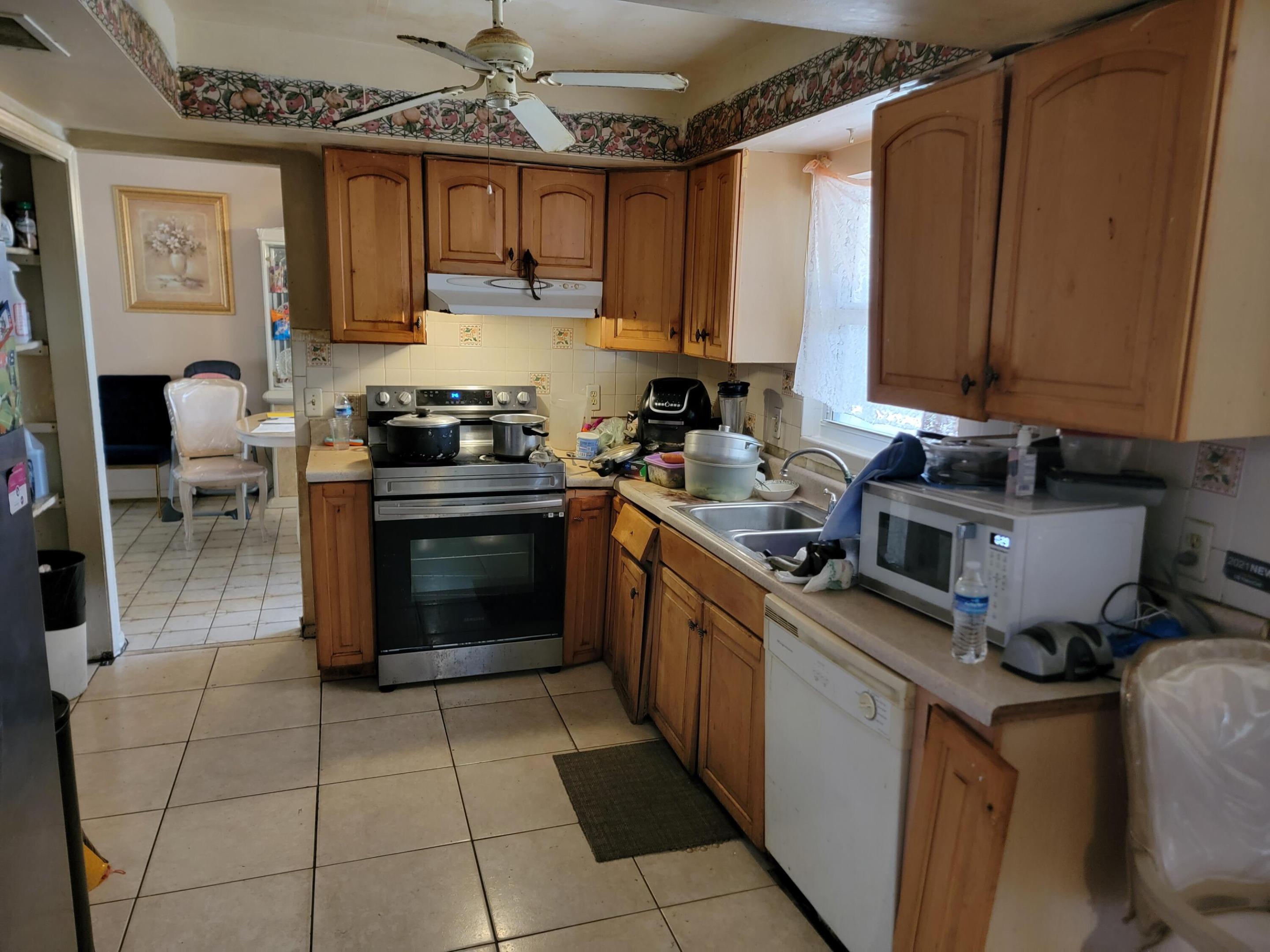 10641 Nw 28th Place Property Photo 5