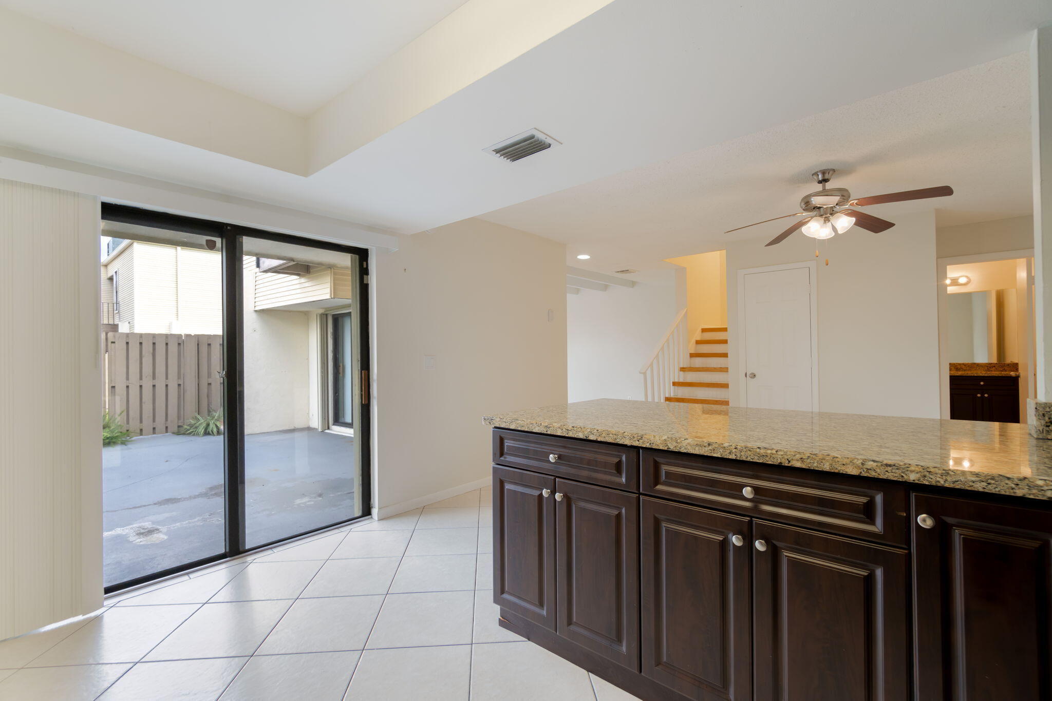 1530 Shaker Circle Property Photo 2