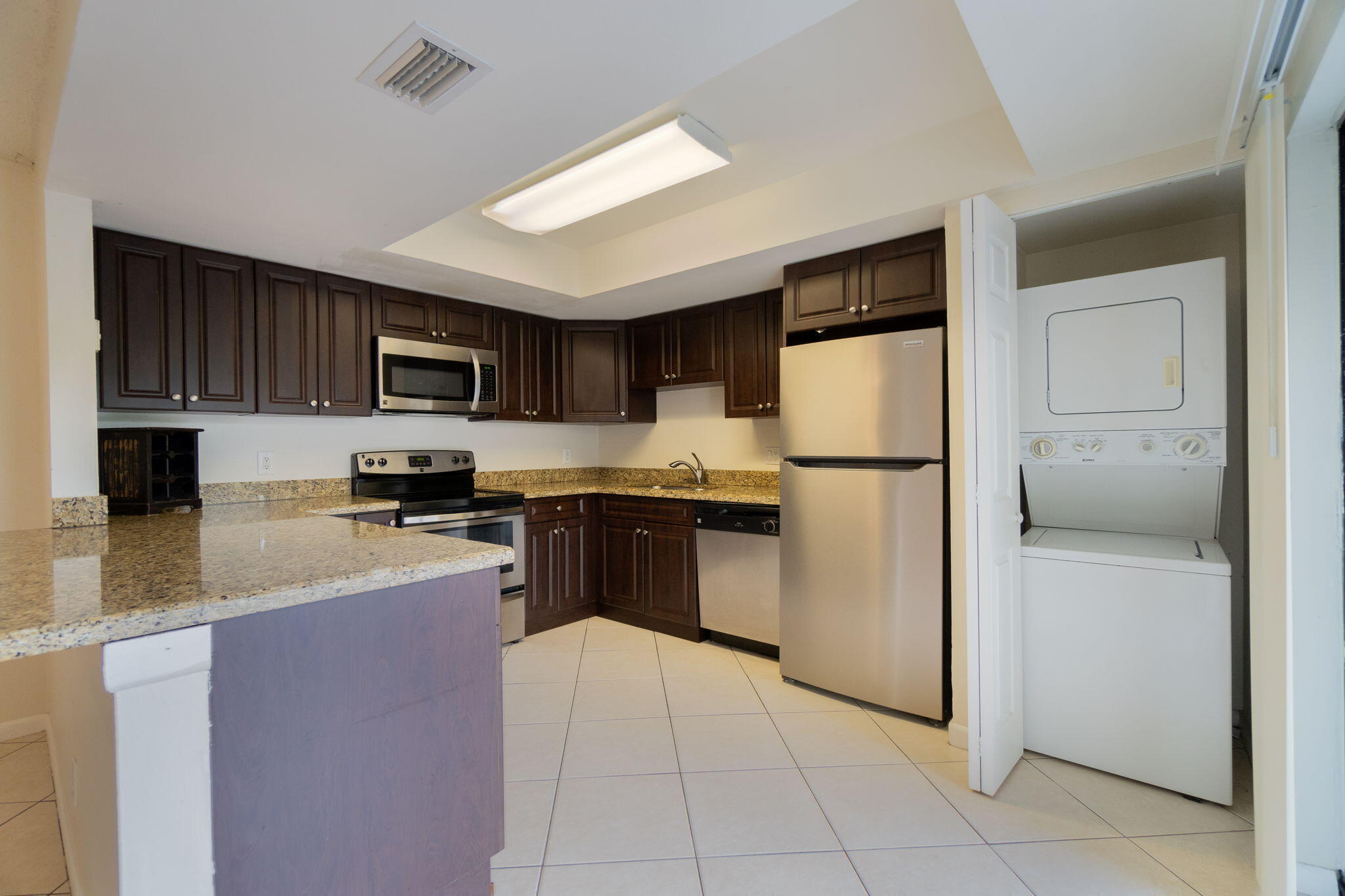 1530 Shaker Circle Property Photo 3