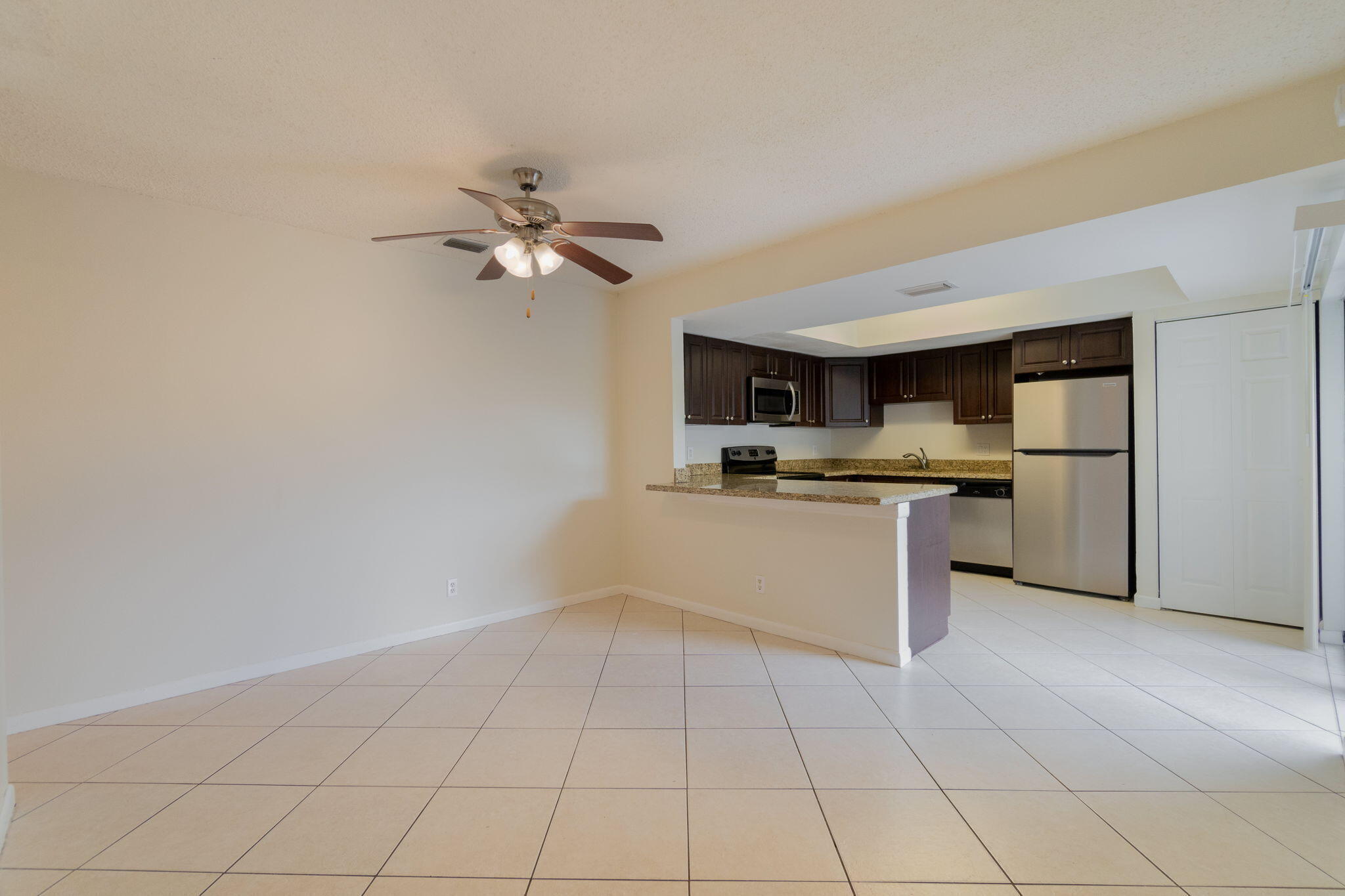 1530 Shaker Circle Property Photo 4