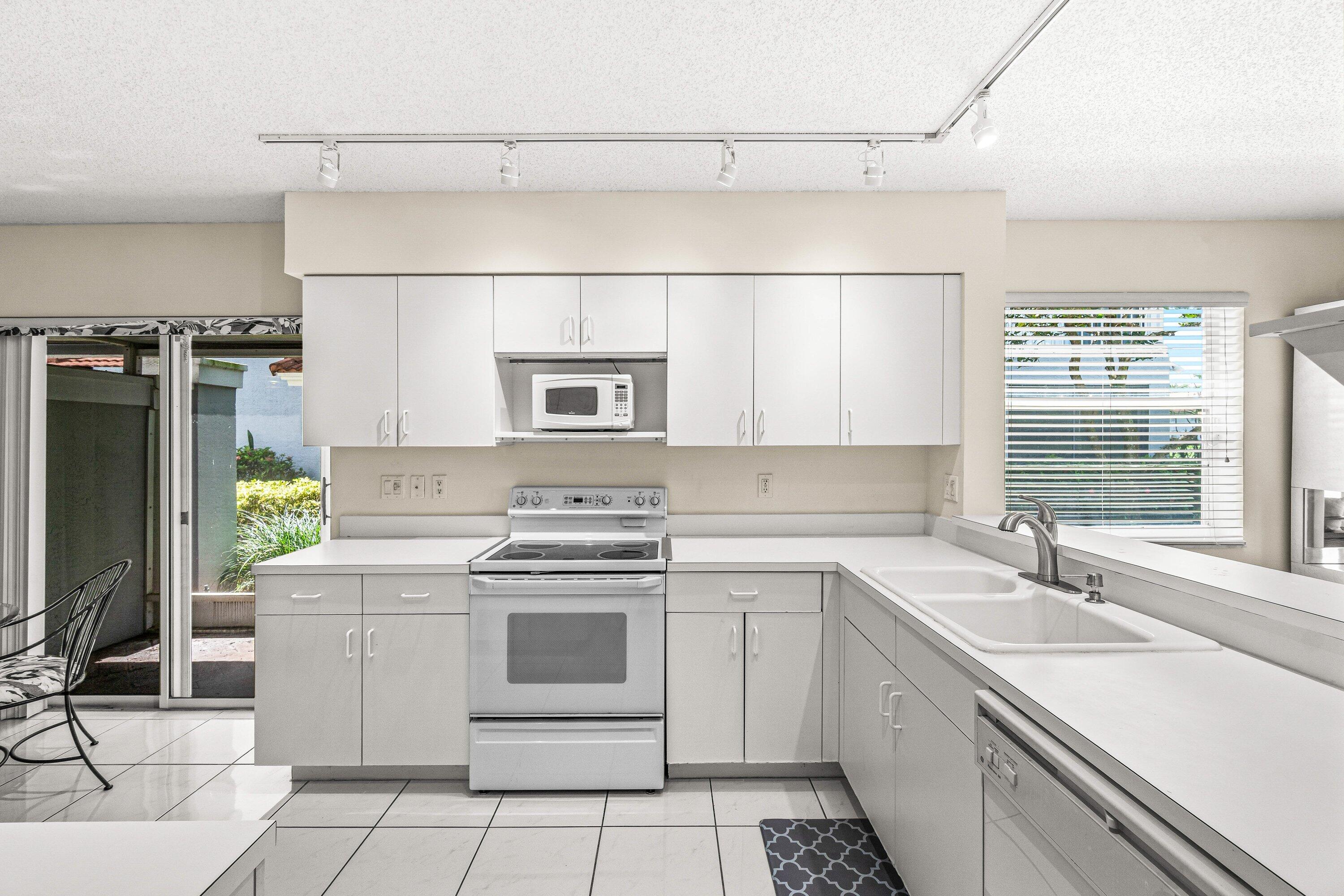 7408 Lake Meadow Way 101 Property Photo 12