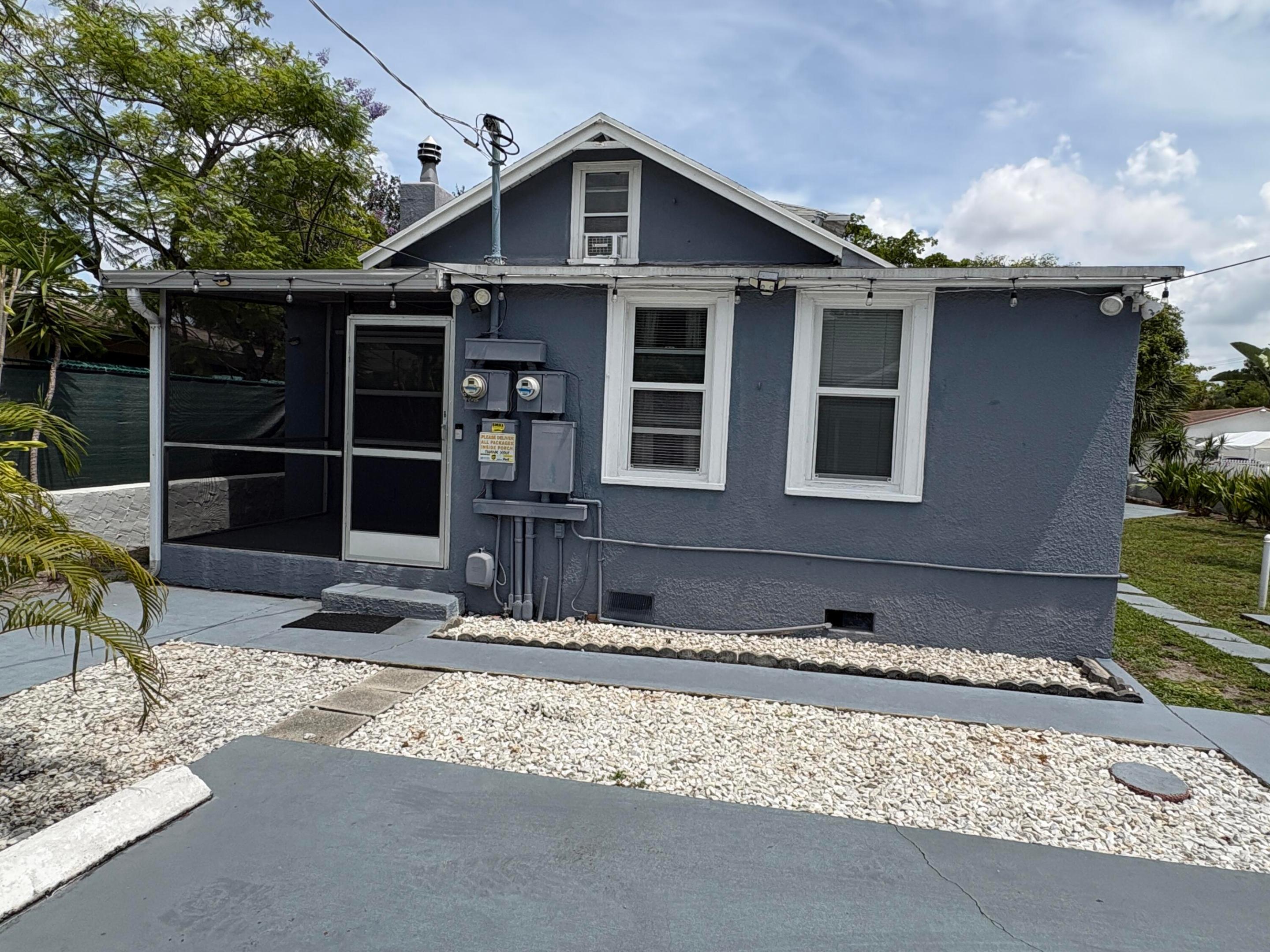 1912 Arthur Street B Property Photo 1