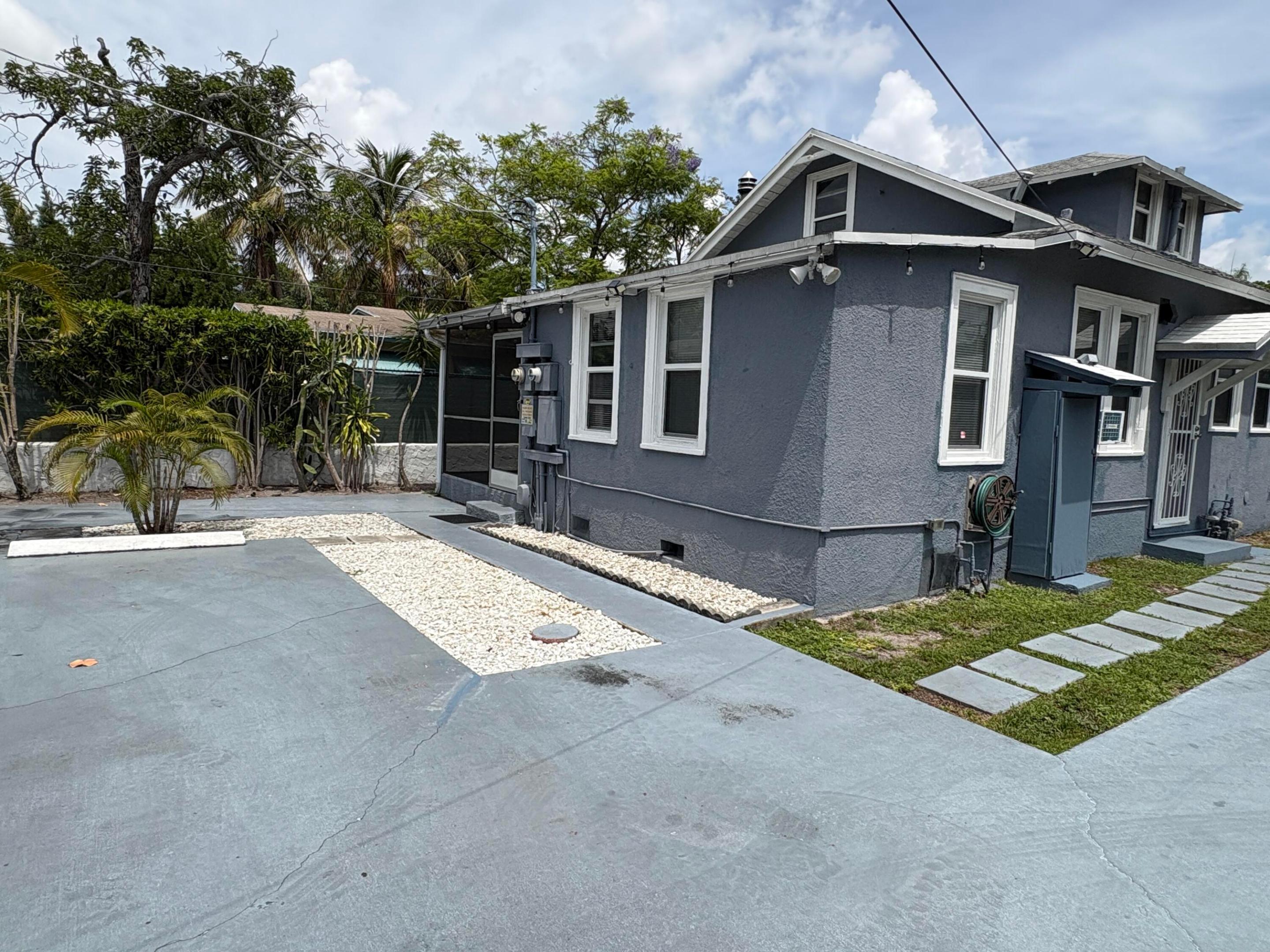 1912 Arthur Street B Property Photo 2