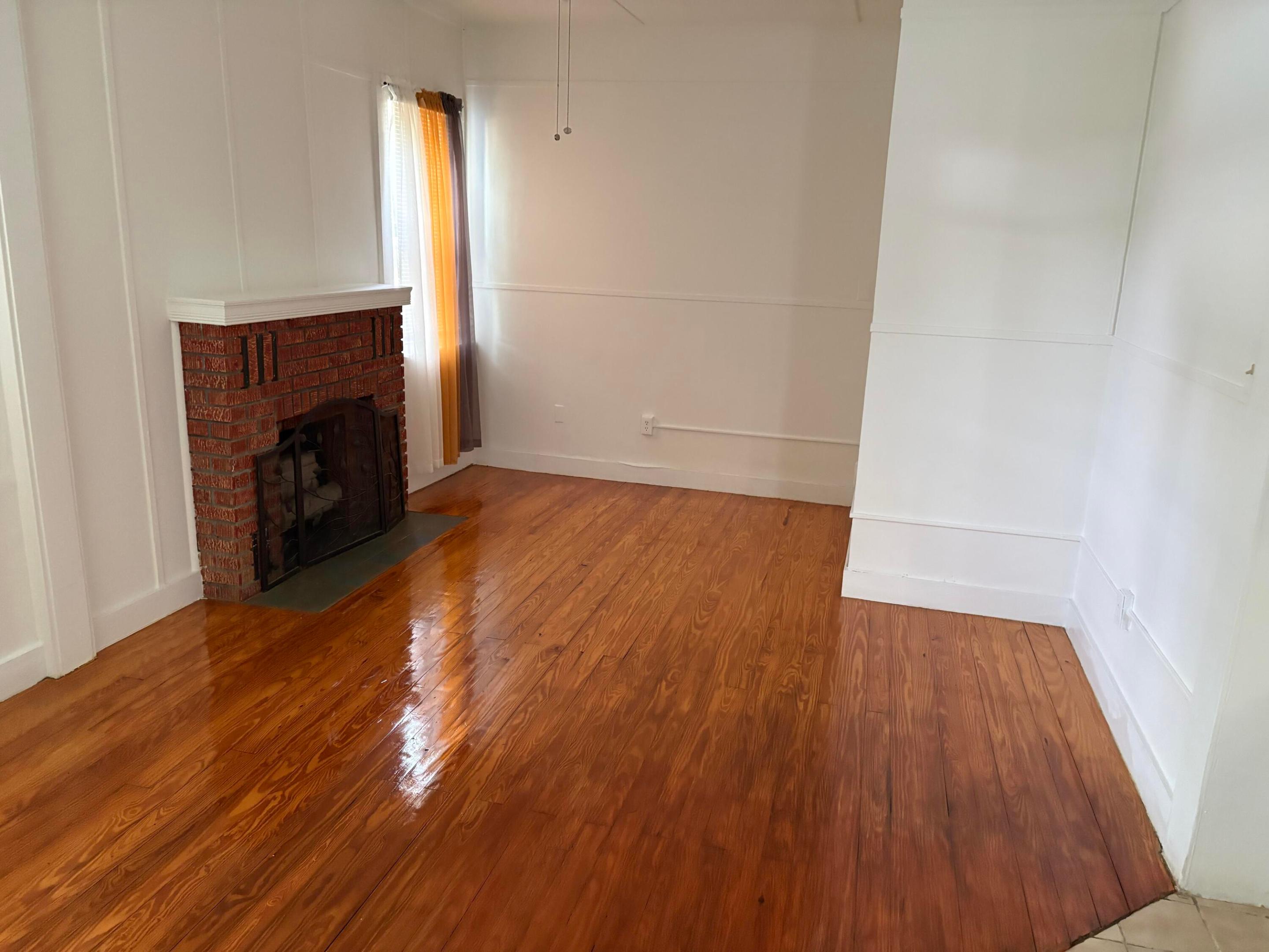1912 Arthur Street B Property Photo 3