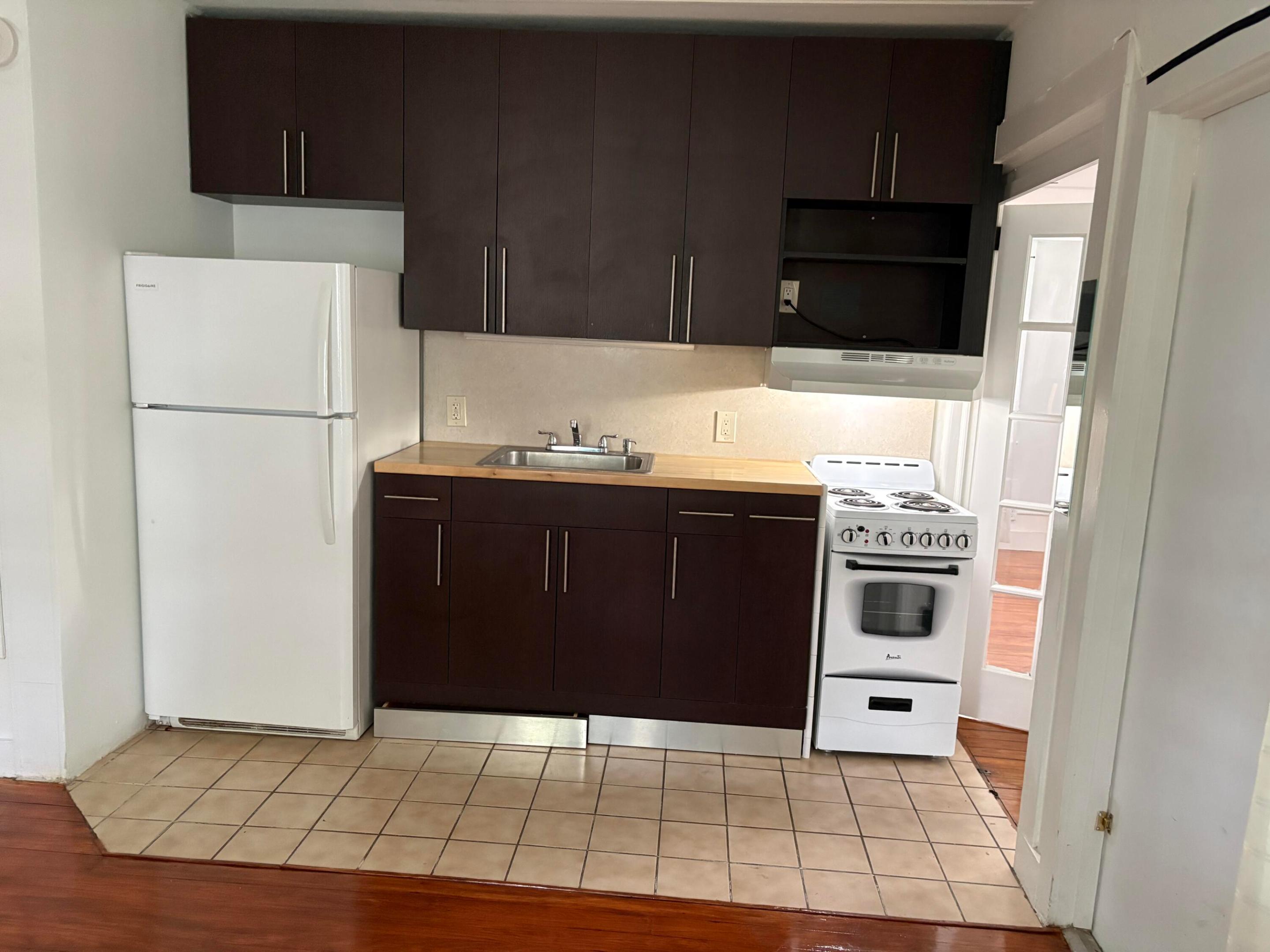 1912 Arthur Street B Property Photo 5