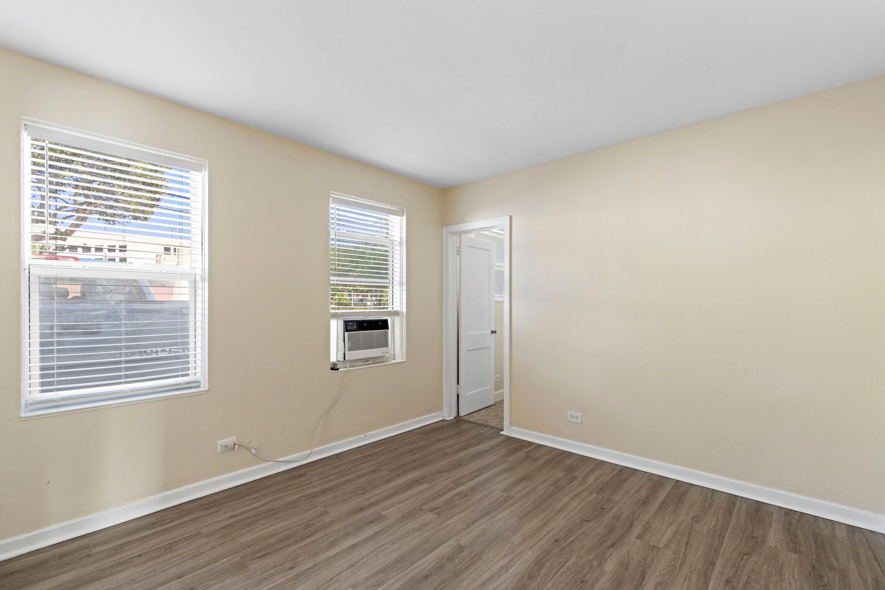 90 Se 5th Avenue Property Photo 3