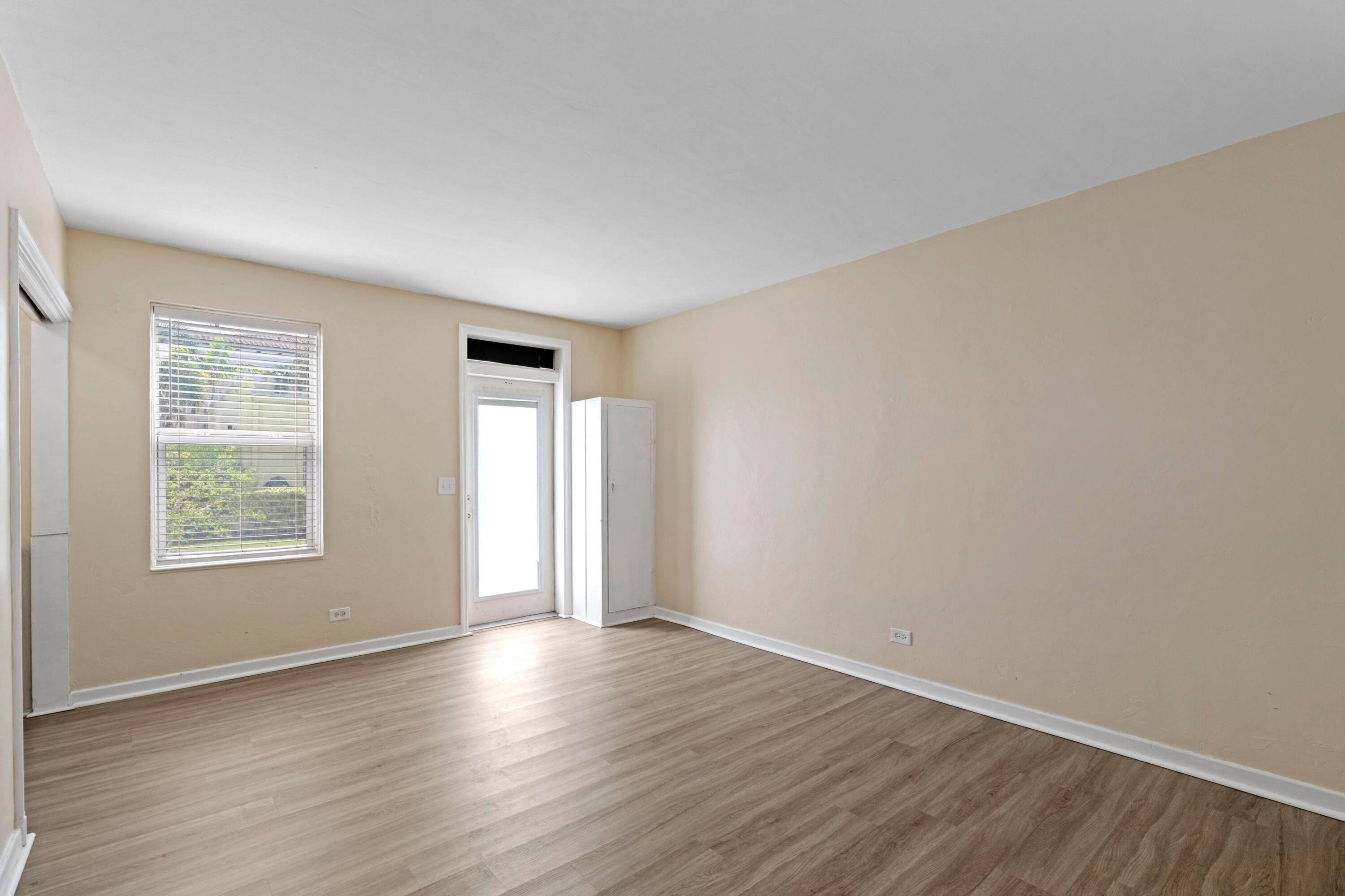 90 Se 5th Avenue Property Photo 12