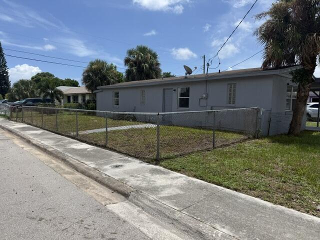 1528 Avenue S Property Photo 2
