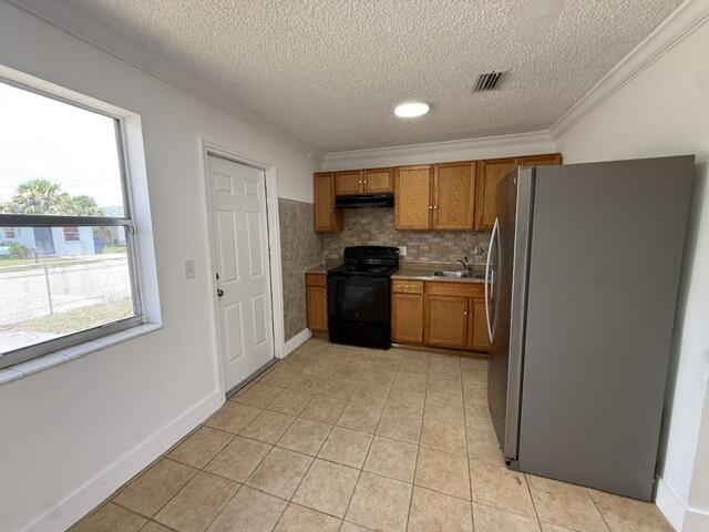 1528 Avenue S Property Photo 5