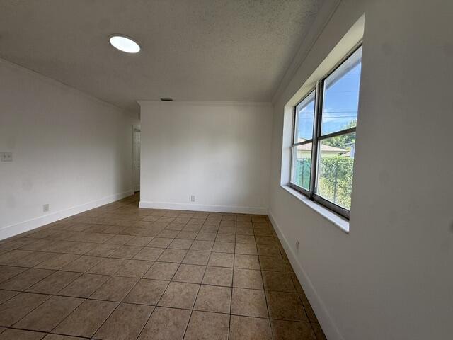 1528 Avenue S Property Photo 28