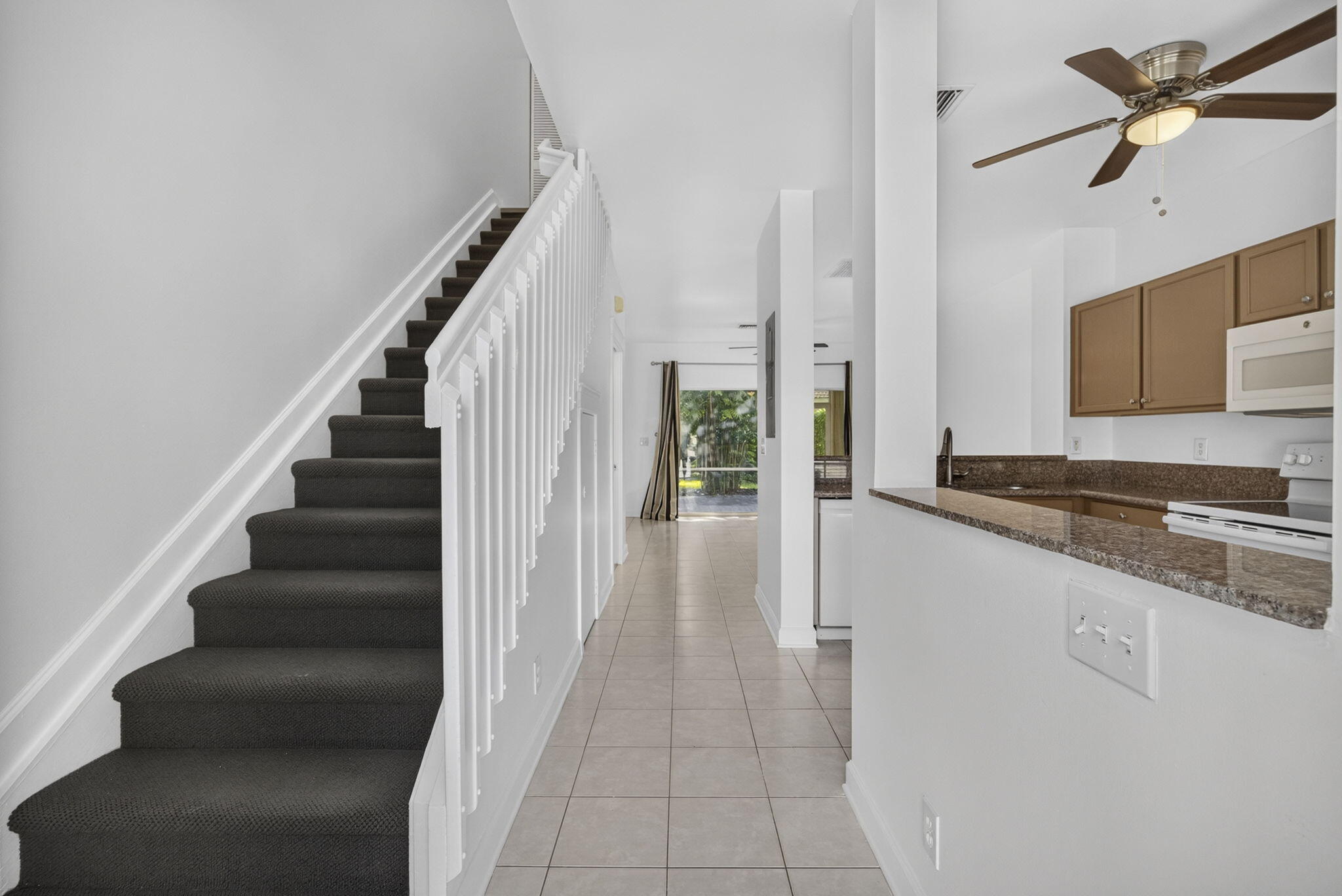 6932 Stoney Creek Circle Property Photo 4