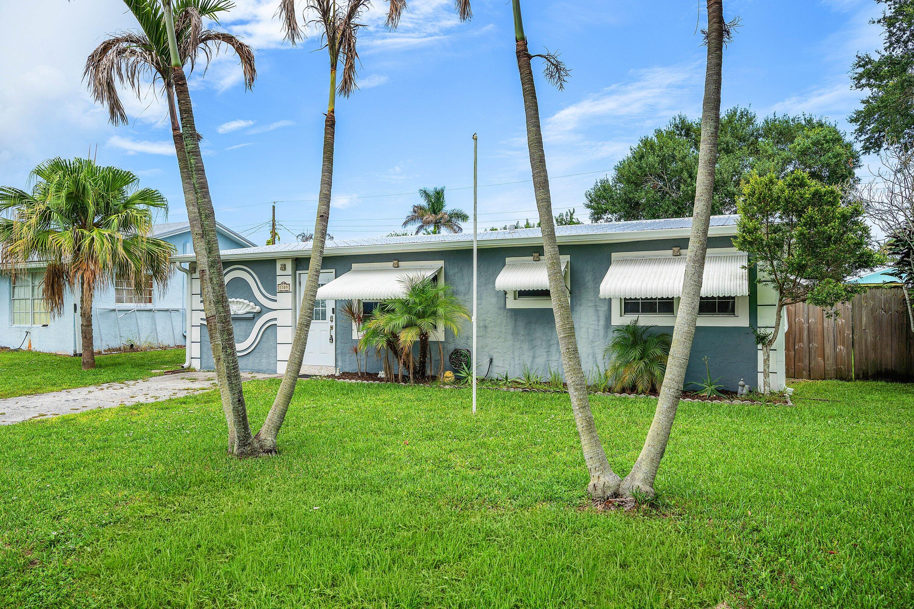 5709 Se Indigo Avenue Property Photo 2